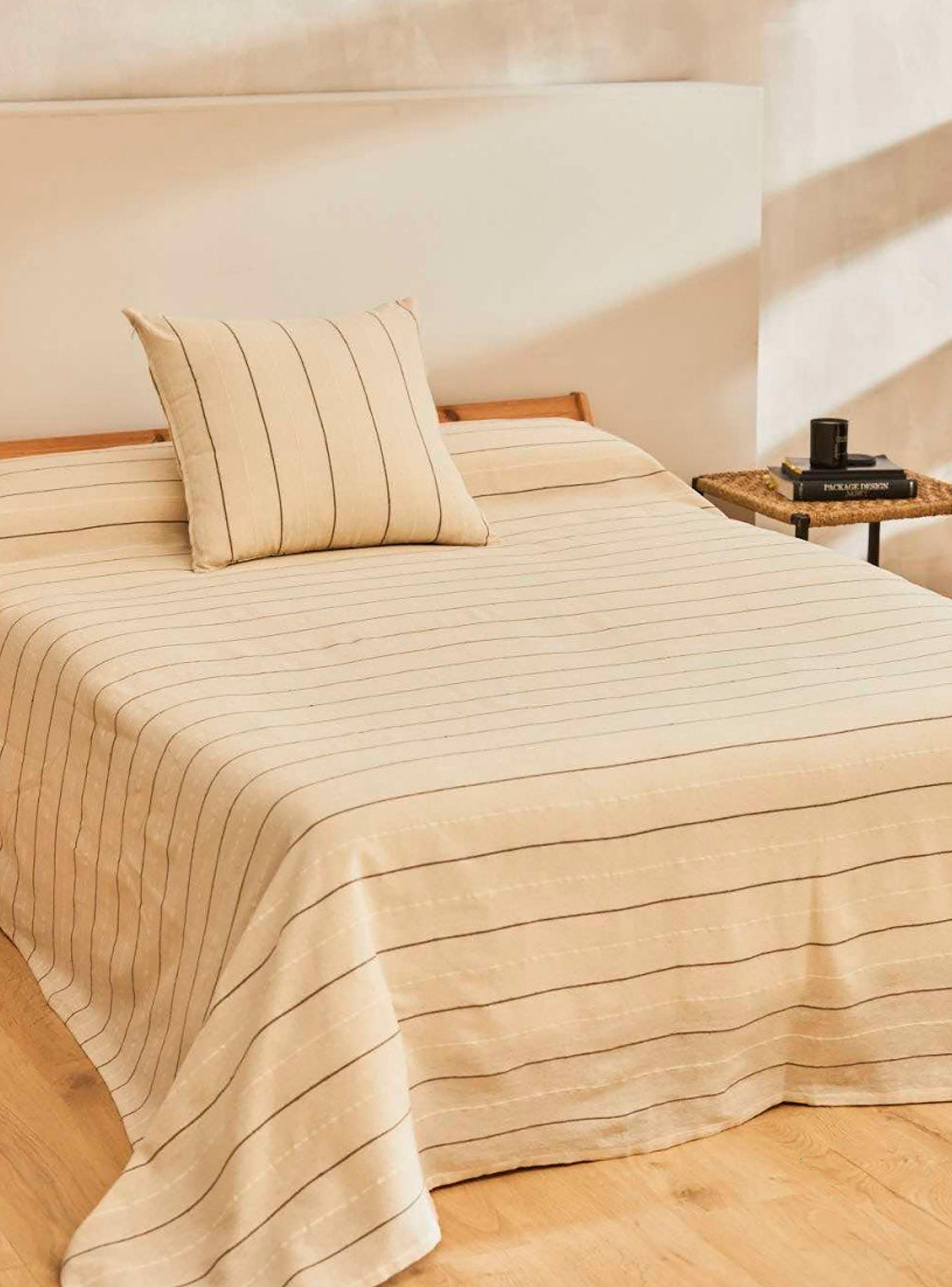 Cubrecama Chipat 240x260 (cama 2 plazas o Queen)-1