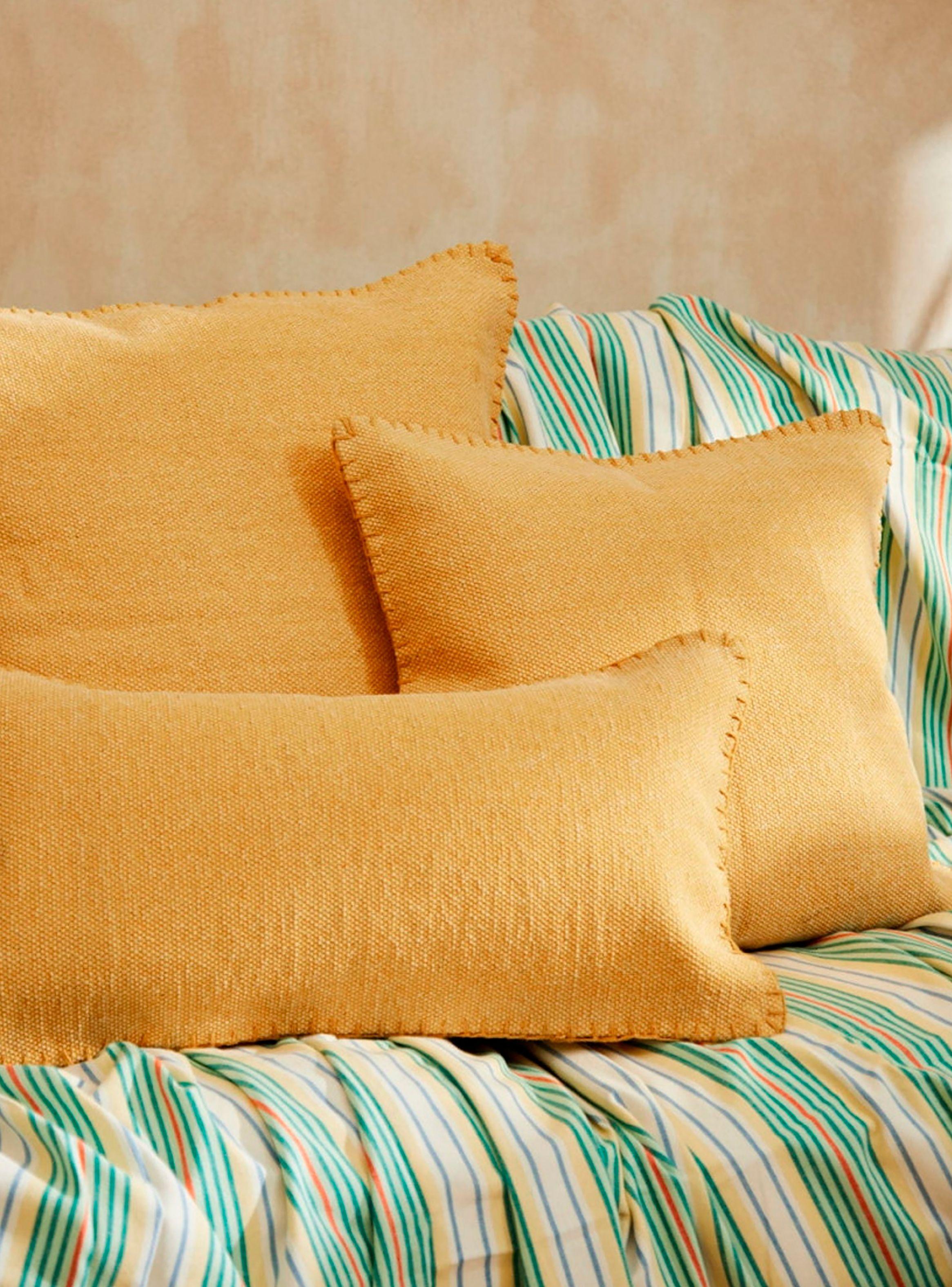 Funda Cojín Asana Amarillo 30x60-3