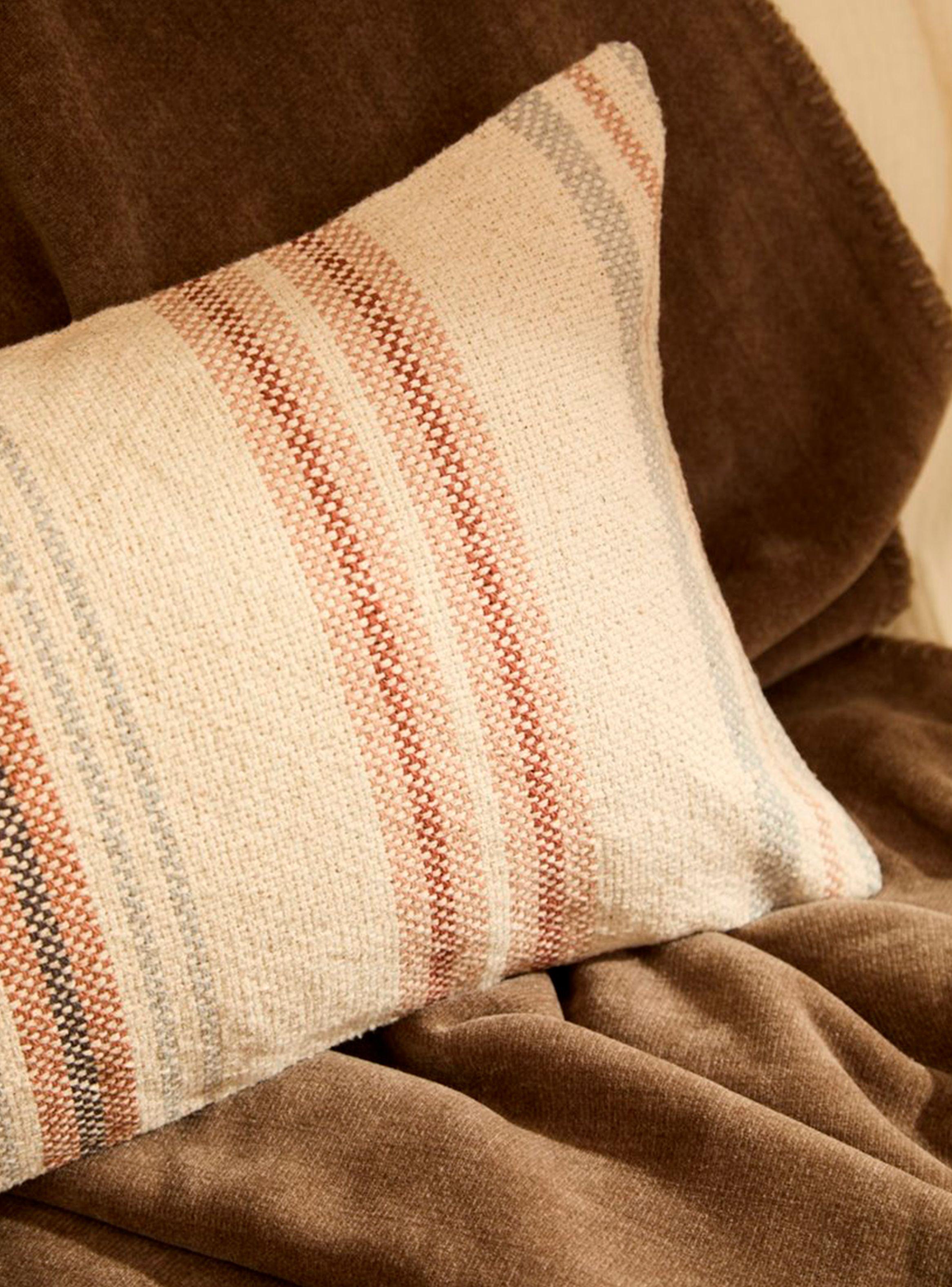 Funda Cojín Perú 30x60 Tierra-3