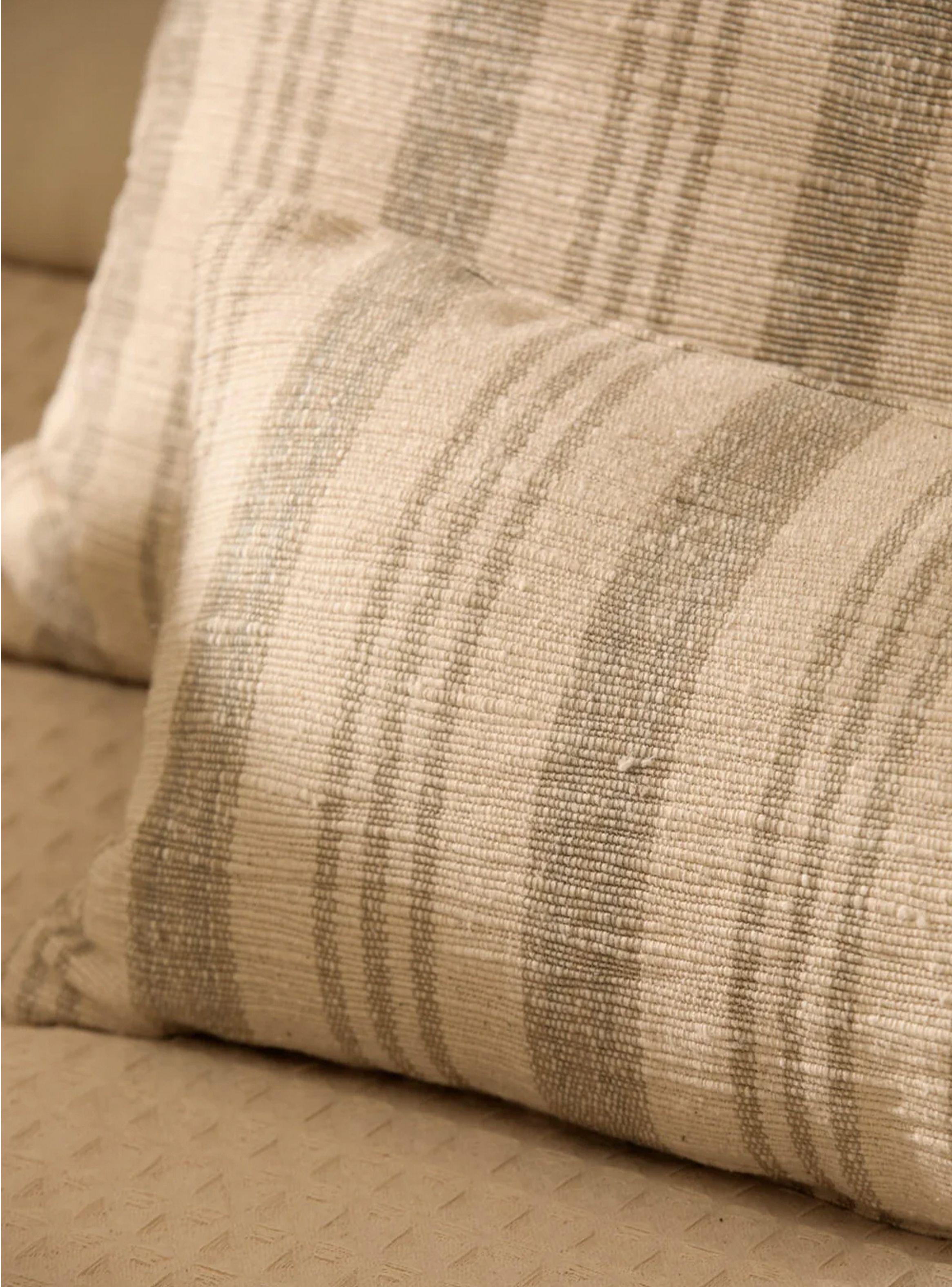 Funda Cojín Bacoli 30x60 Gris-3