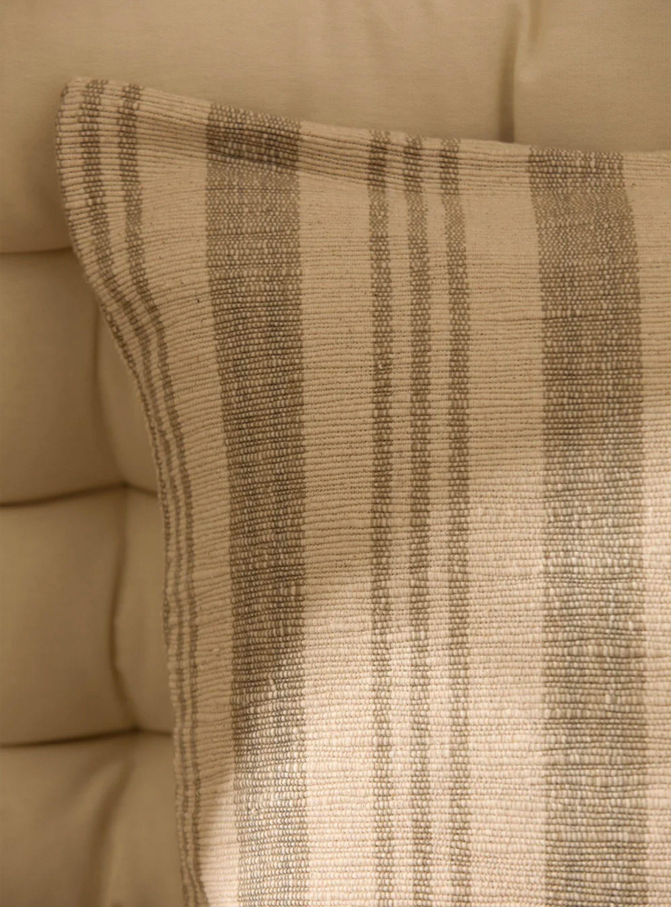 Funda Cojín Bacoli 60x60 Gris-4