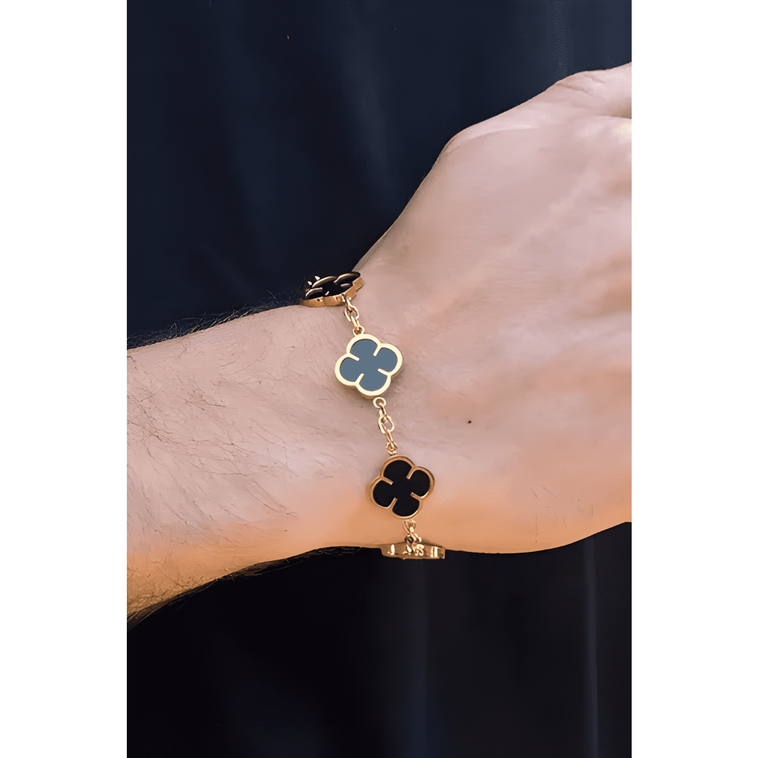 Pulsera black clover Dorado-2