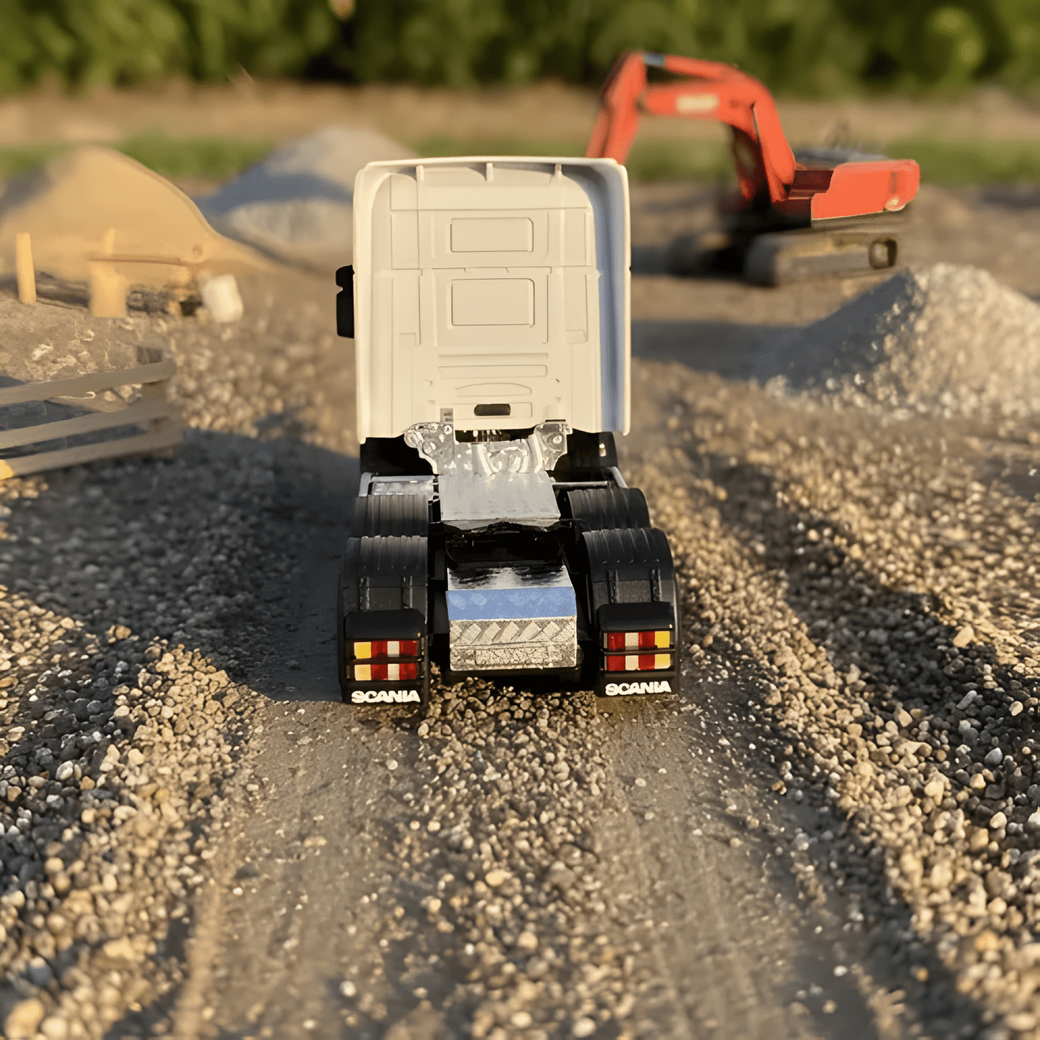 Camión Scania Serie 4 escala 1:50 blanco-3