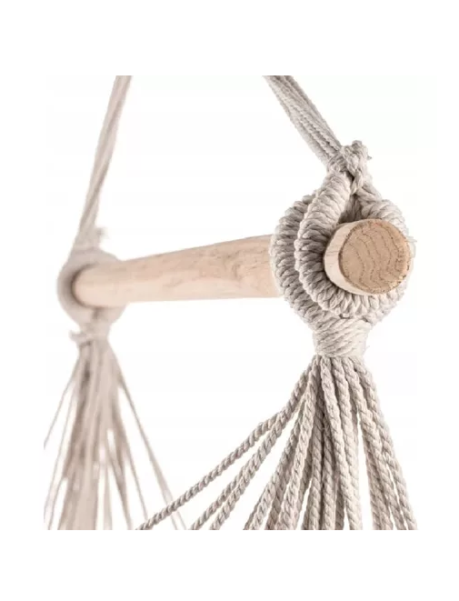 Silla hamaca colgante con soporte de madera y cojines blancos-3