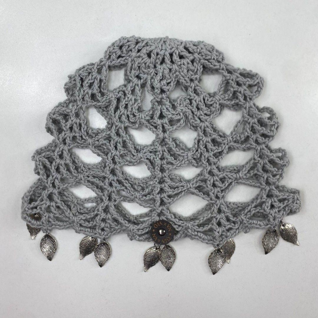 Mesh Hat Casquete Crochet modelo Avellana color Gris con Aplicaciones de hojitas plateadas-2