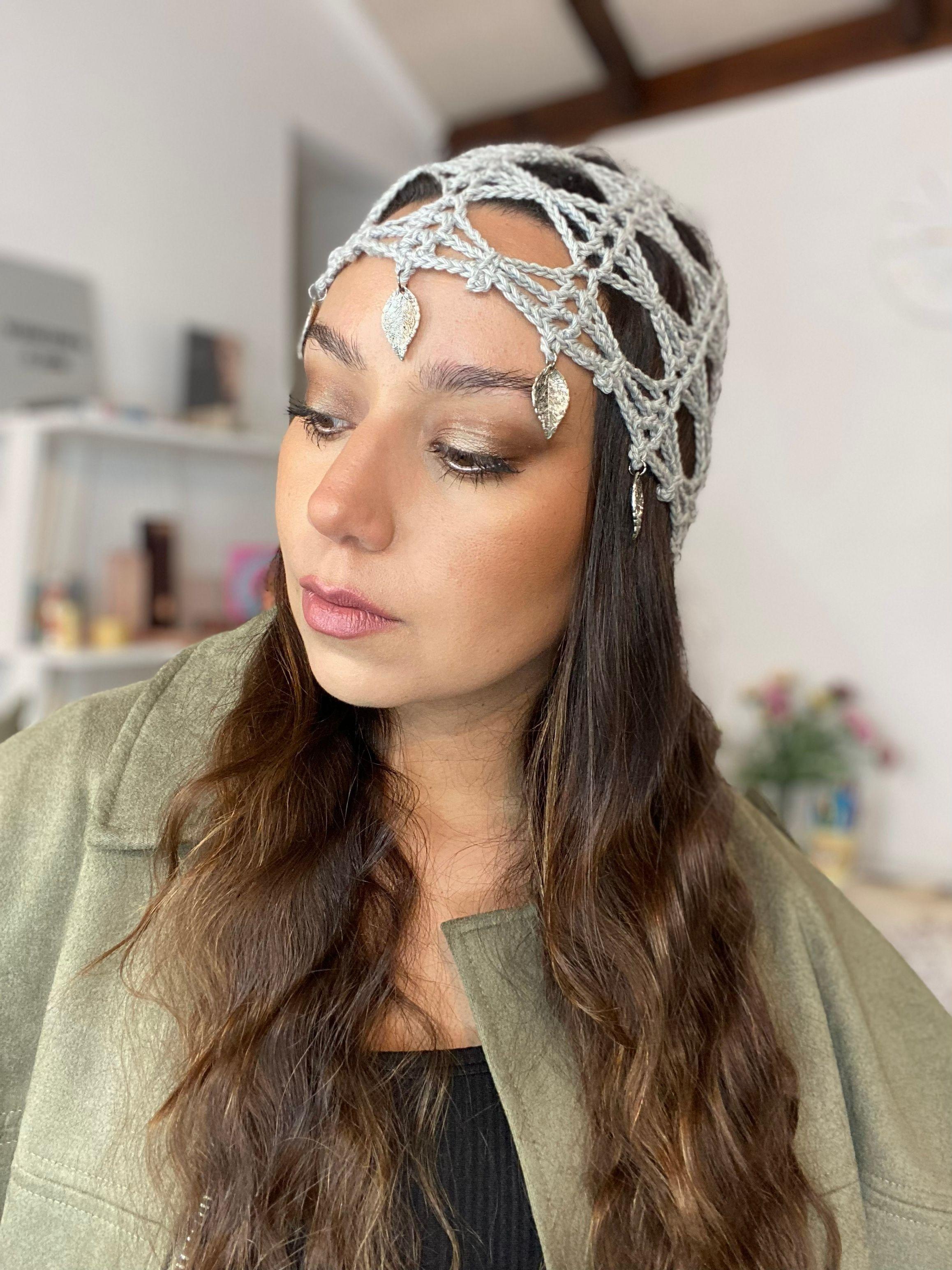 Mesh Hat Casquete Crochet modelo Avellana color Gris con Aplicaciones de hojitas plateadas-3
