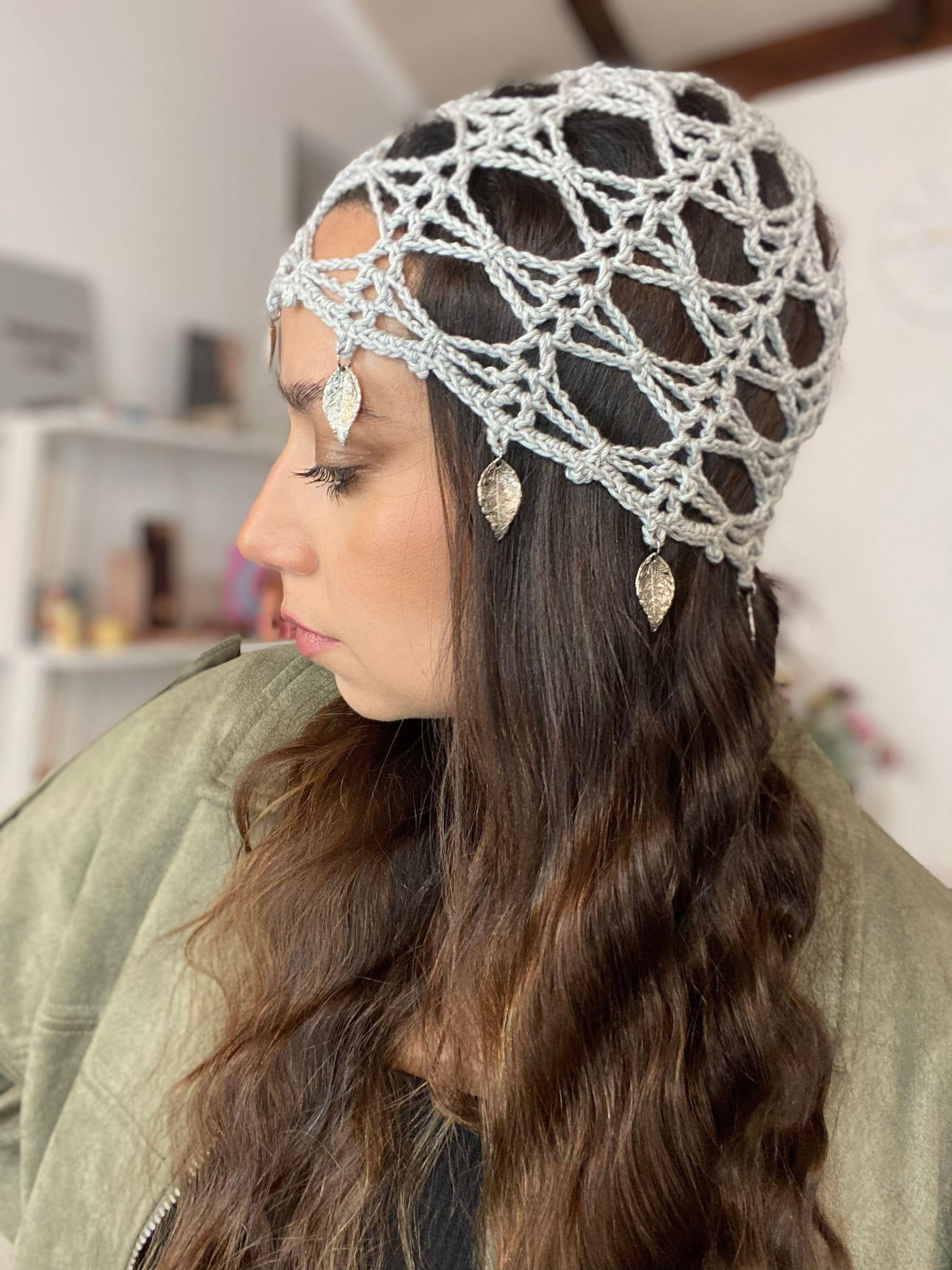 Mesh Hat Casquete Crochet modelo Avellana color Gris con Aplicaciones de hojitas plateadas-4