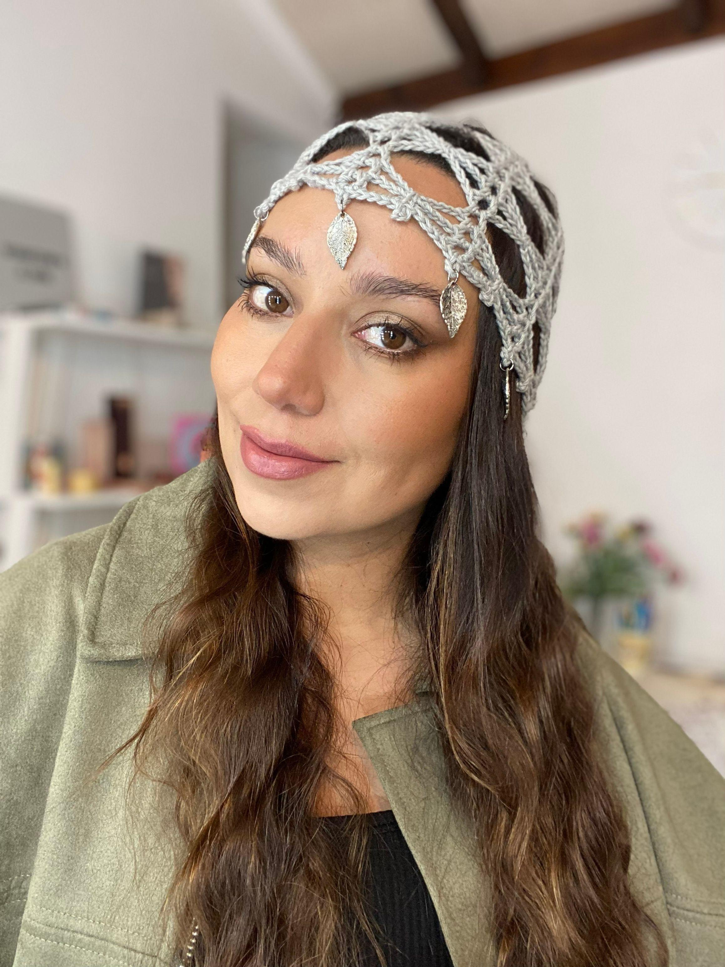 Mesh Hat Casquete Crochet modelo Avellana color Gris con Aplicaciones de hojitas plateadas-5