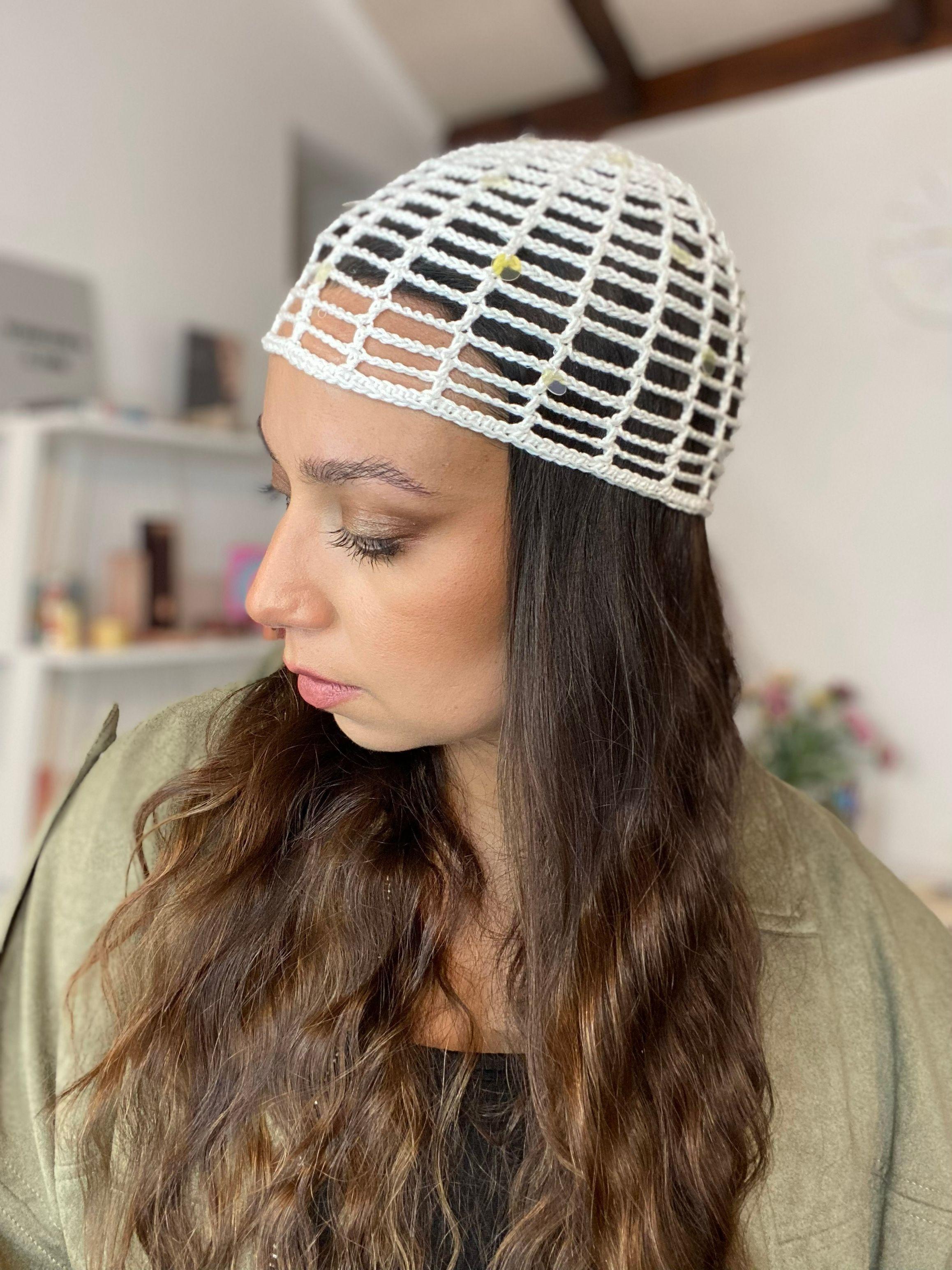 Mesh Hat Casquete Crochet modelo Red color Blanco con Lentejuelas Grandes Tornasol-4
