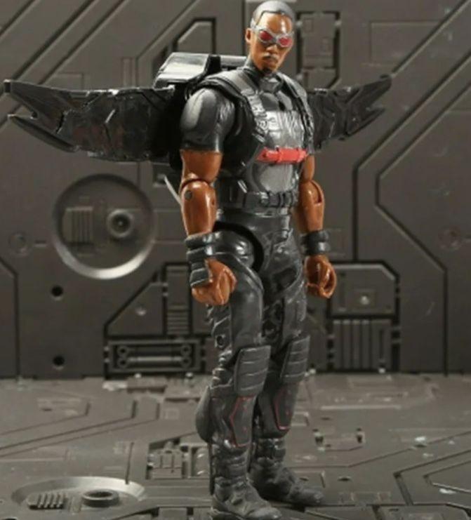 Falcon Figura De Accion Marvel Avengers Coleccionable-1
