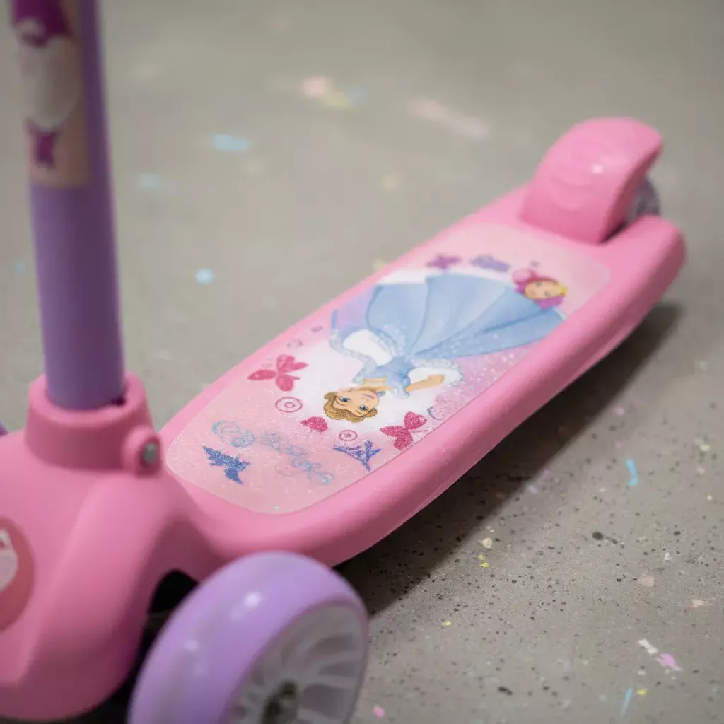 SCOOTER CON LUCES LED PRINCESAS-2