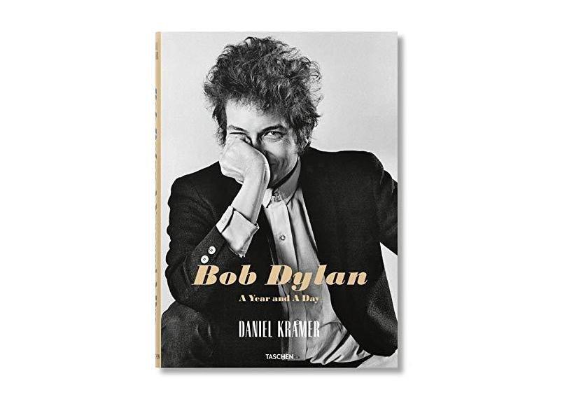 Libro FP - BOB DYLAN. A YEAR AND A DAY-0