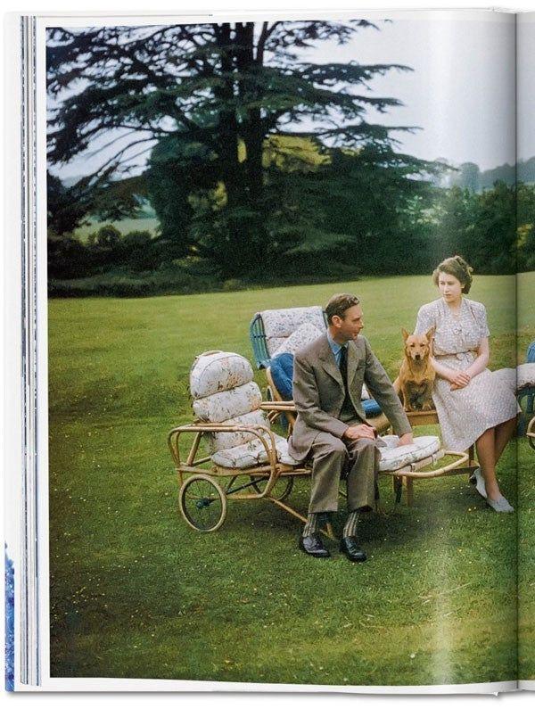 Her Majesty. A Photographic History 1926today.-5