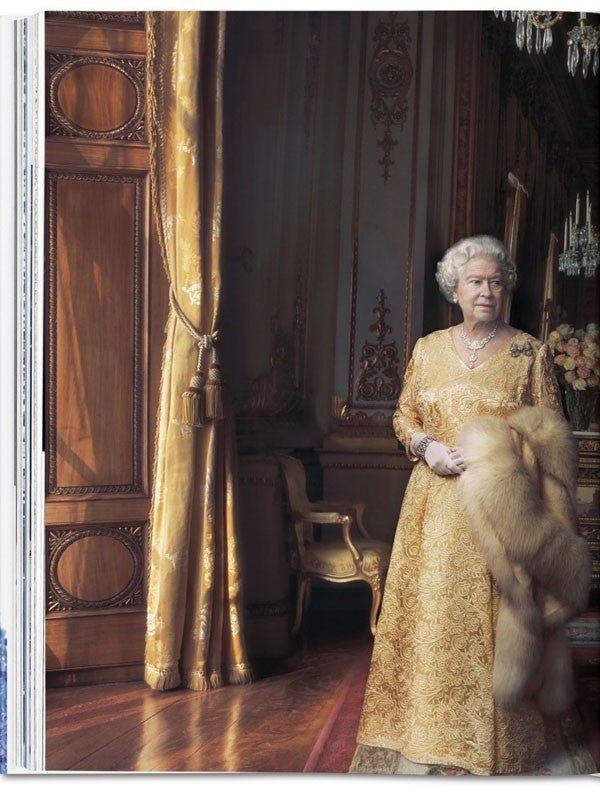 Her Majesty. A Photographic History 1926today.-6