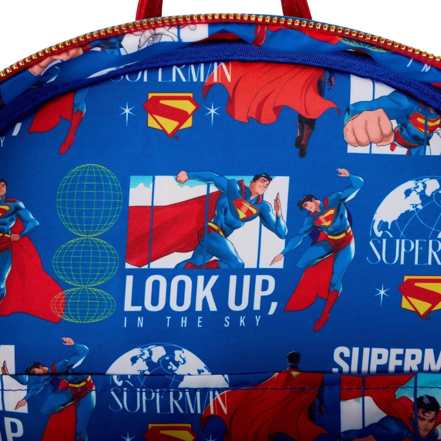 Mochila Loungefly Hombre Superman Light Up DC Comics-5