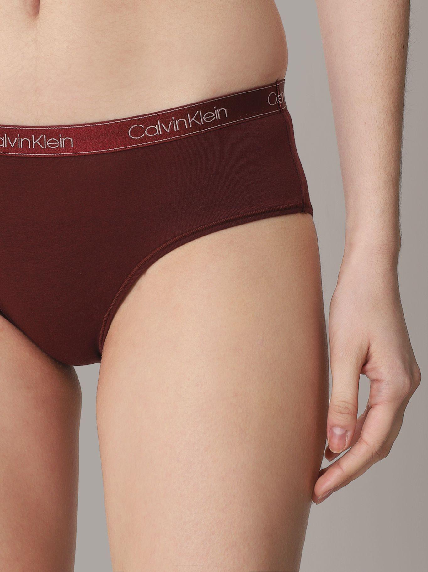 Calzón Hipster Cotton Essential Burdeo Calvin Klein-3