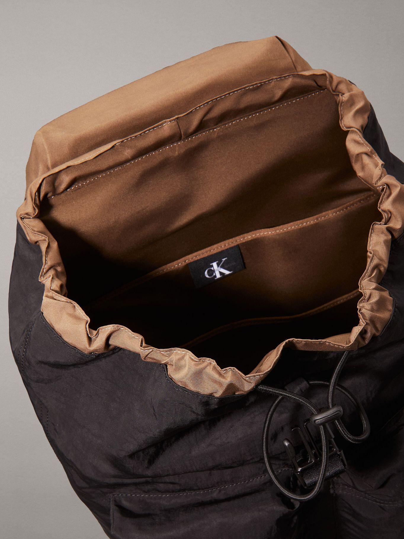 Mochila Metro Nylon Flap Negro Calvin Klein-3