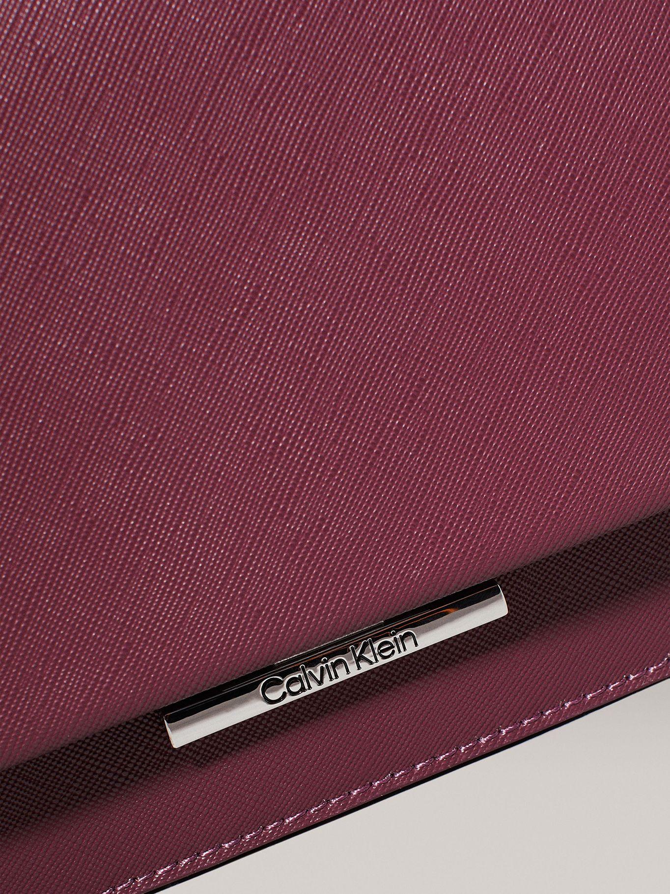 Bandolera CK Linear Burdeo Calvin Klein-3
