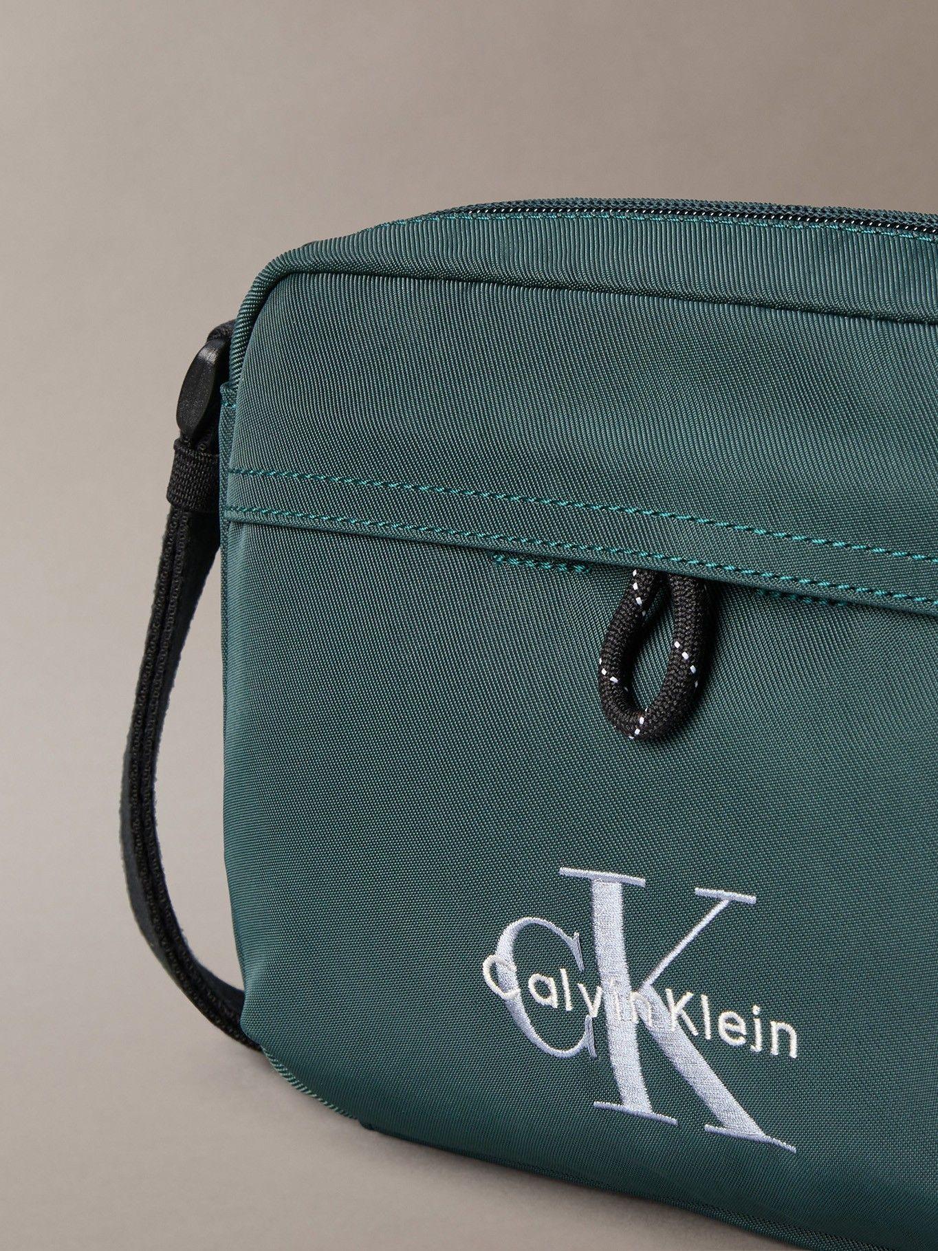 Bolso Cruzado de Sarga Impermeable Verde Calvin Klein-3