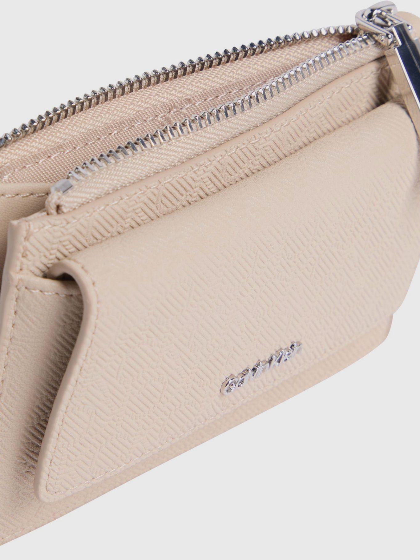 Tarjetero Ck Must Zip Flap Beige Calvin Klein-2