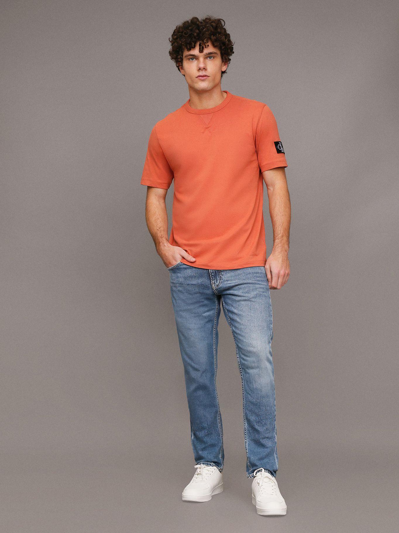 Polera Badge Regular GAM Naranja Calvin Klein-1
