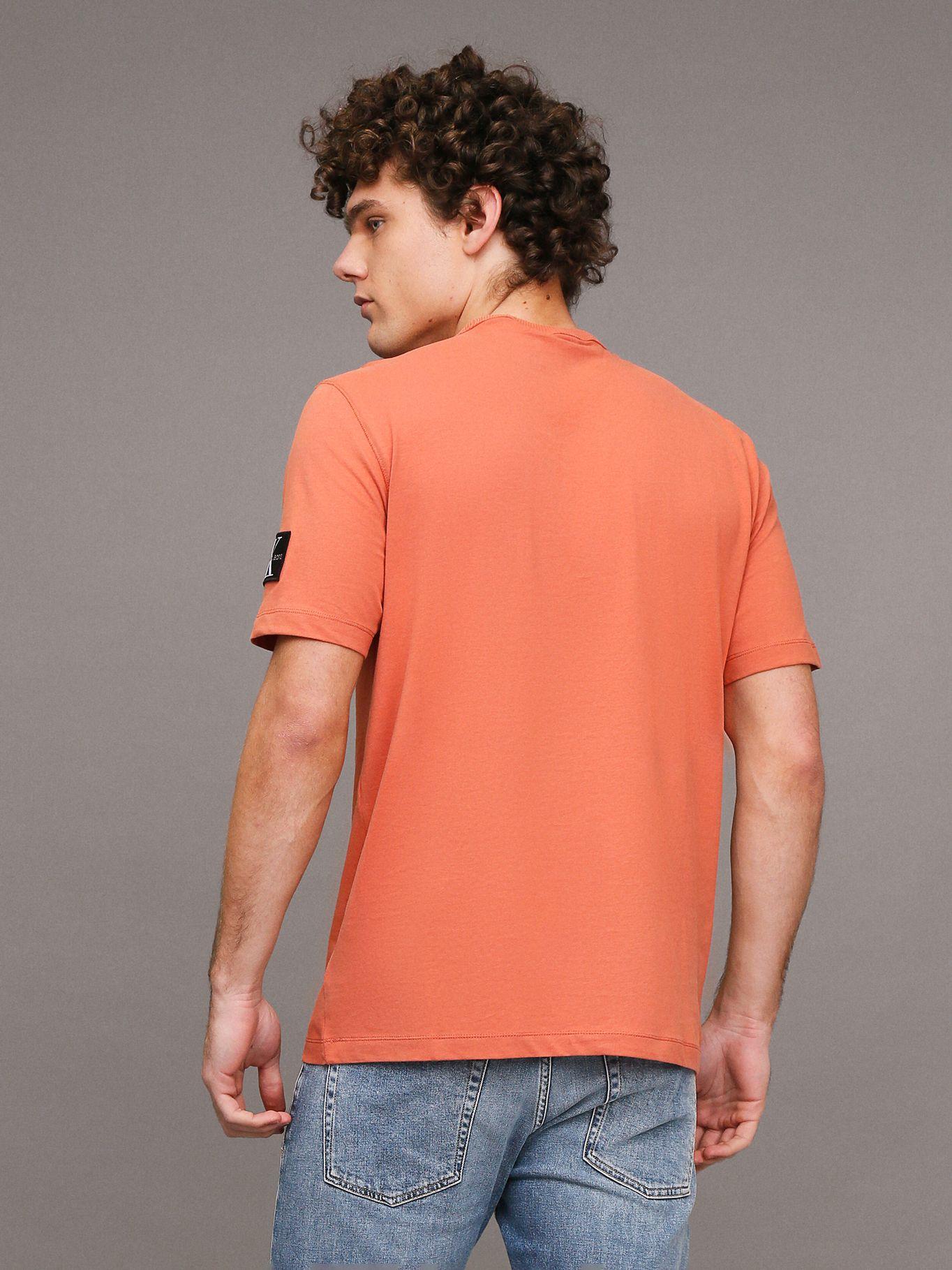Polera Badge Regular GAM Naranja Calvin Klein-3