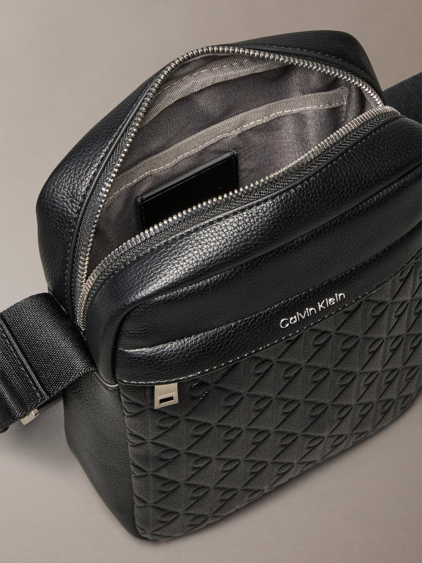 Bolso Reporter con Grabado Integral Negro Calvin Klein-2