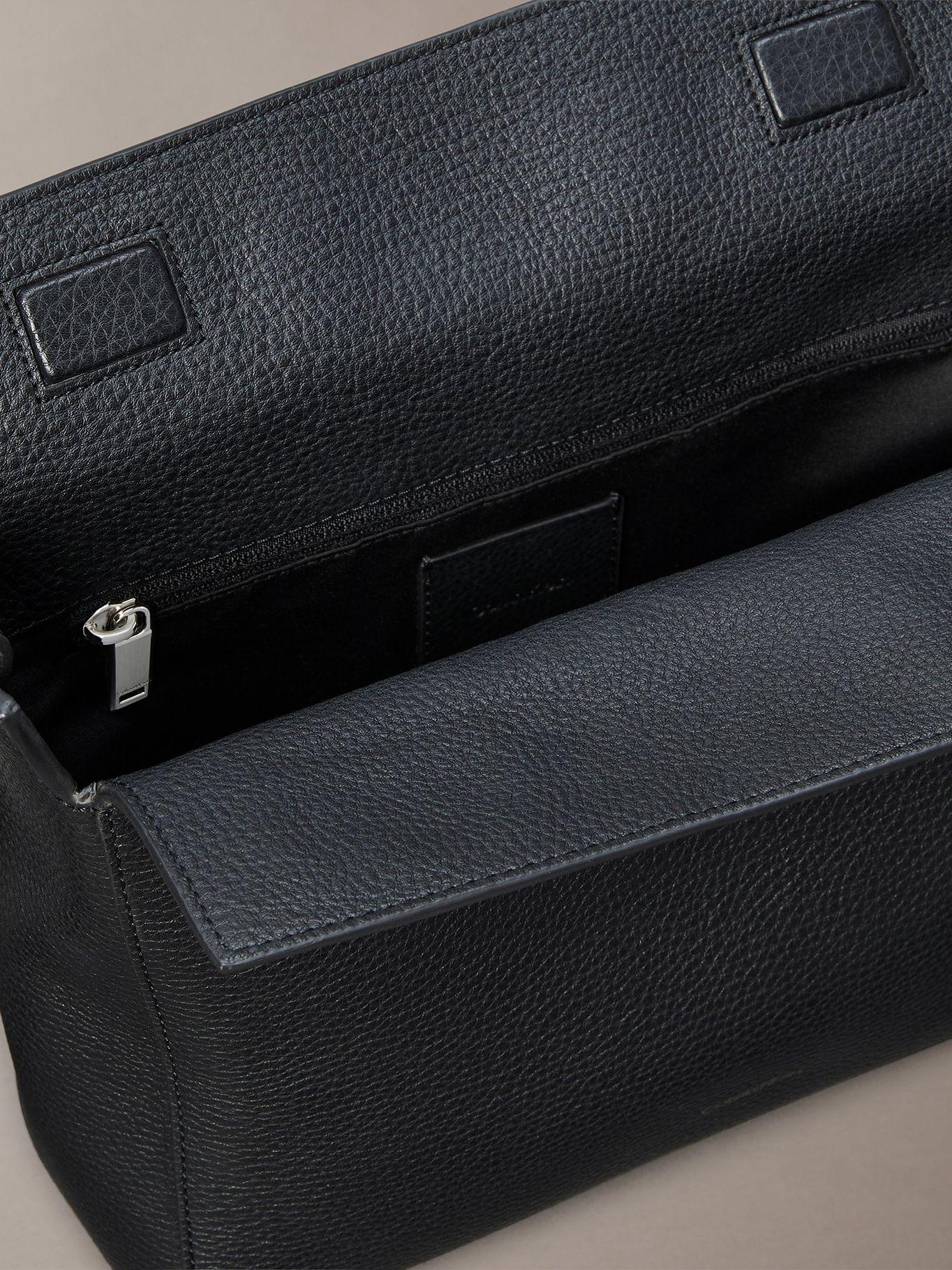 Bolso Cruzado Micro Pebble Negro Calvin Klein-2