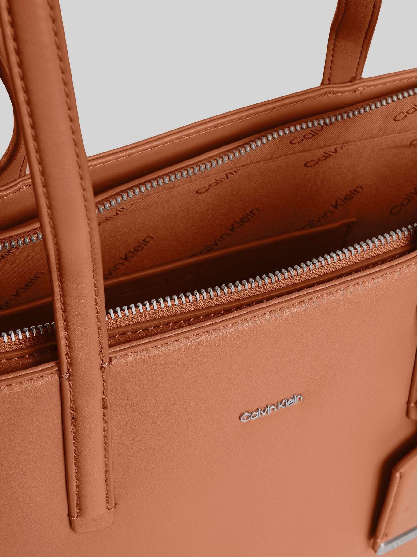 Cartera Shopper Ck Must Md Café-2