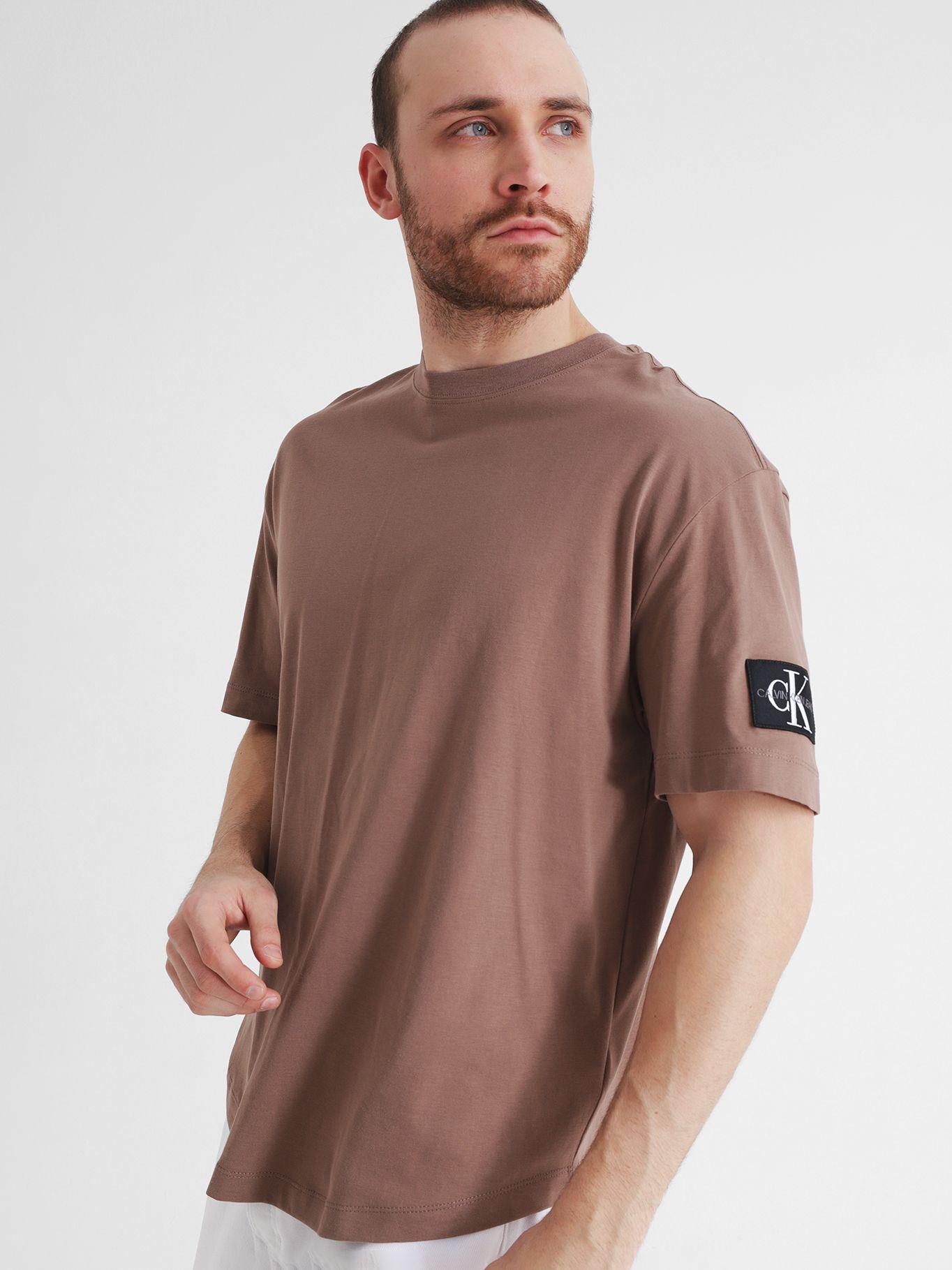 Camiseta con insignia oversized Café Calvin Klein-0
