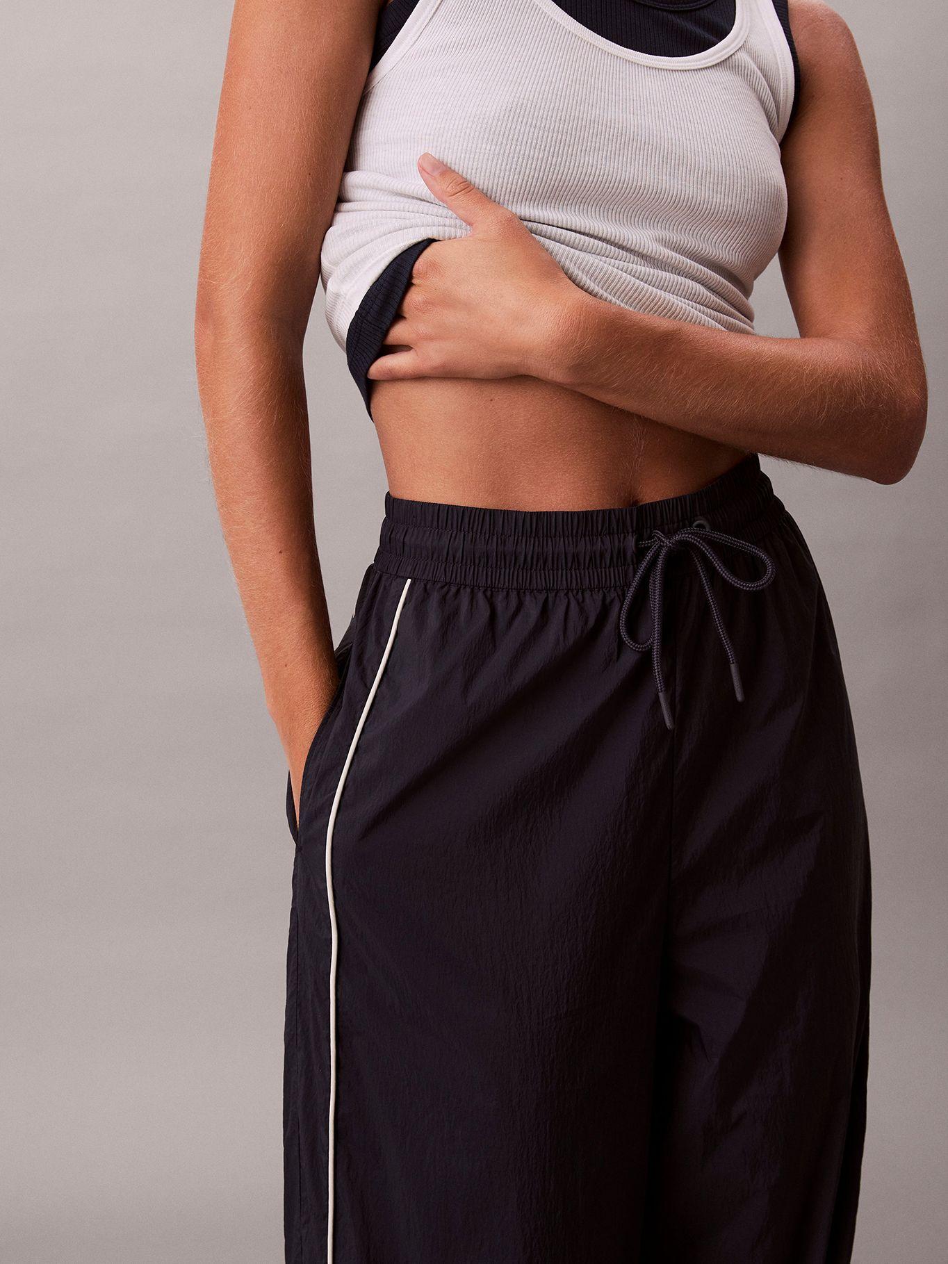 Jogger Técnico con Textura Arrugada Azul Calvin Klein-2