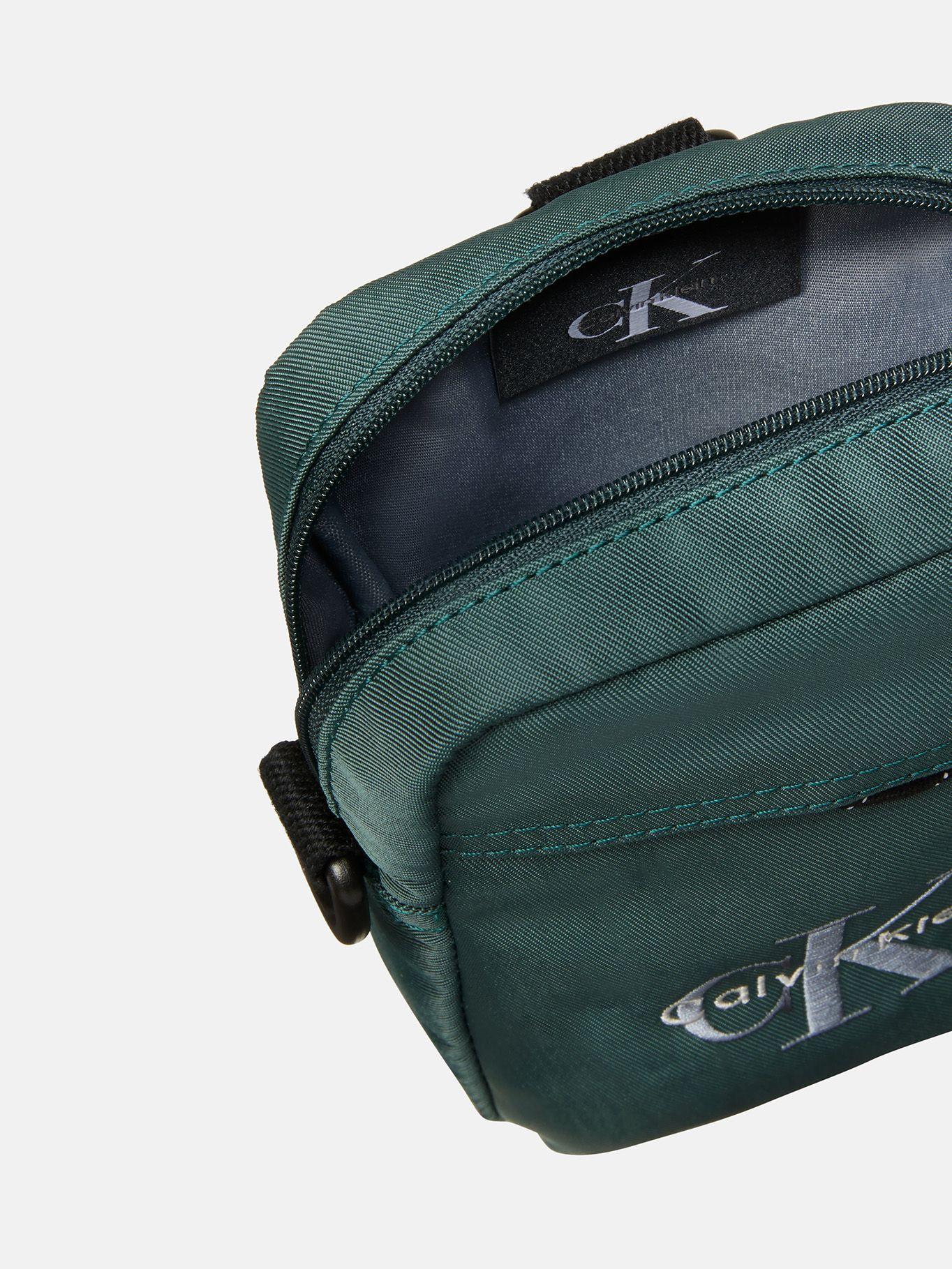 Bolso Reportero Slim de Nailon Verde Calvin Klein-2