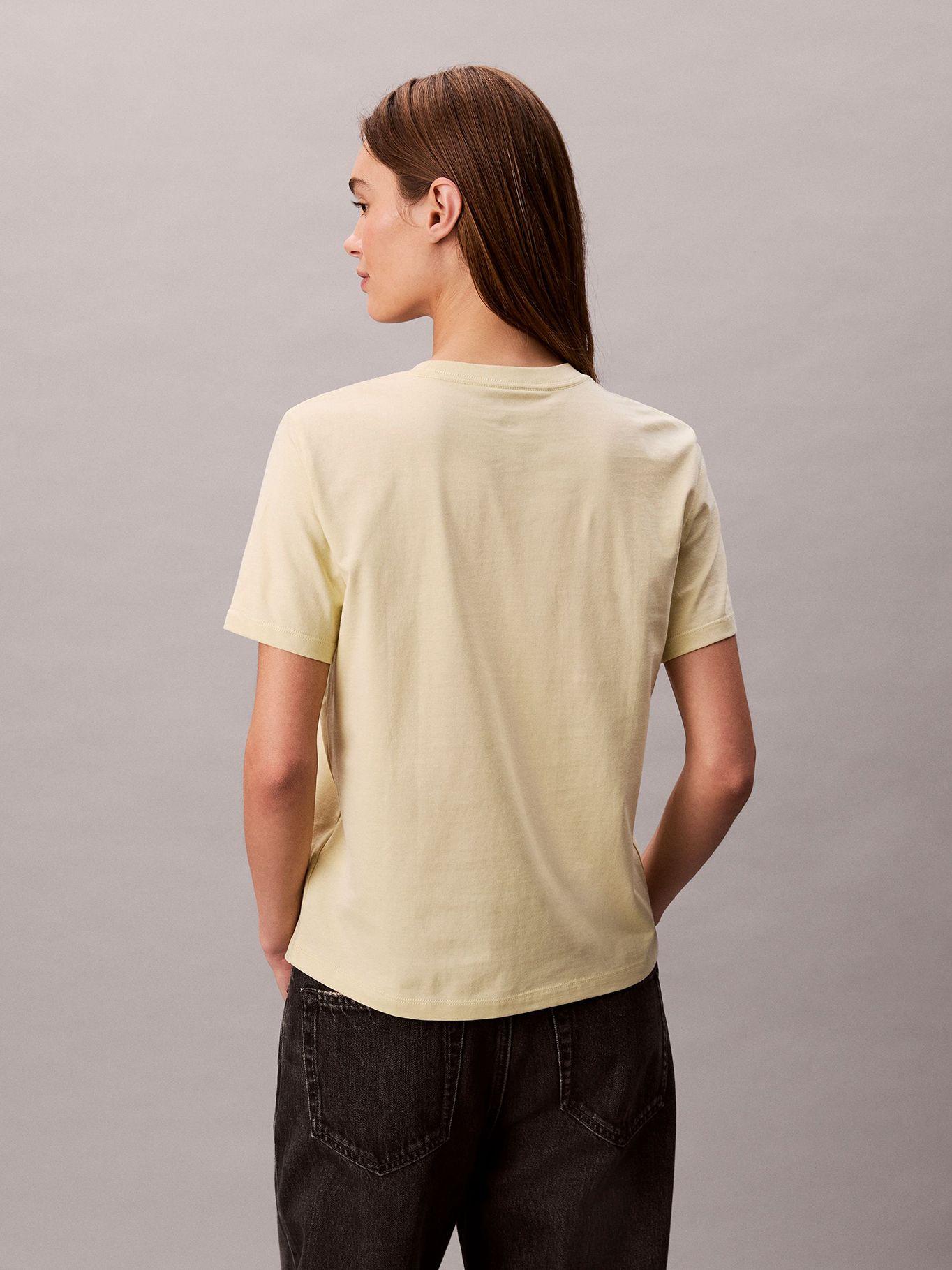 Polera Clásica Logotipo Contraste Amarillo Calvin Klein-2