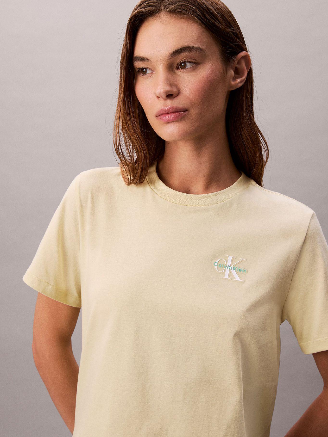 Polera Clásica Logotipo Contraste Amarillo Calvin Klein-3