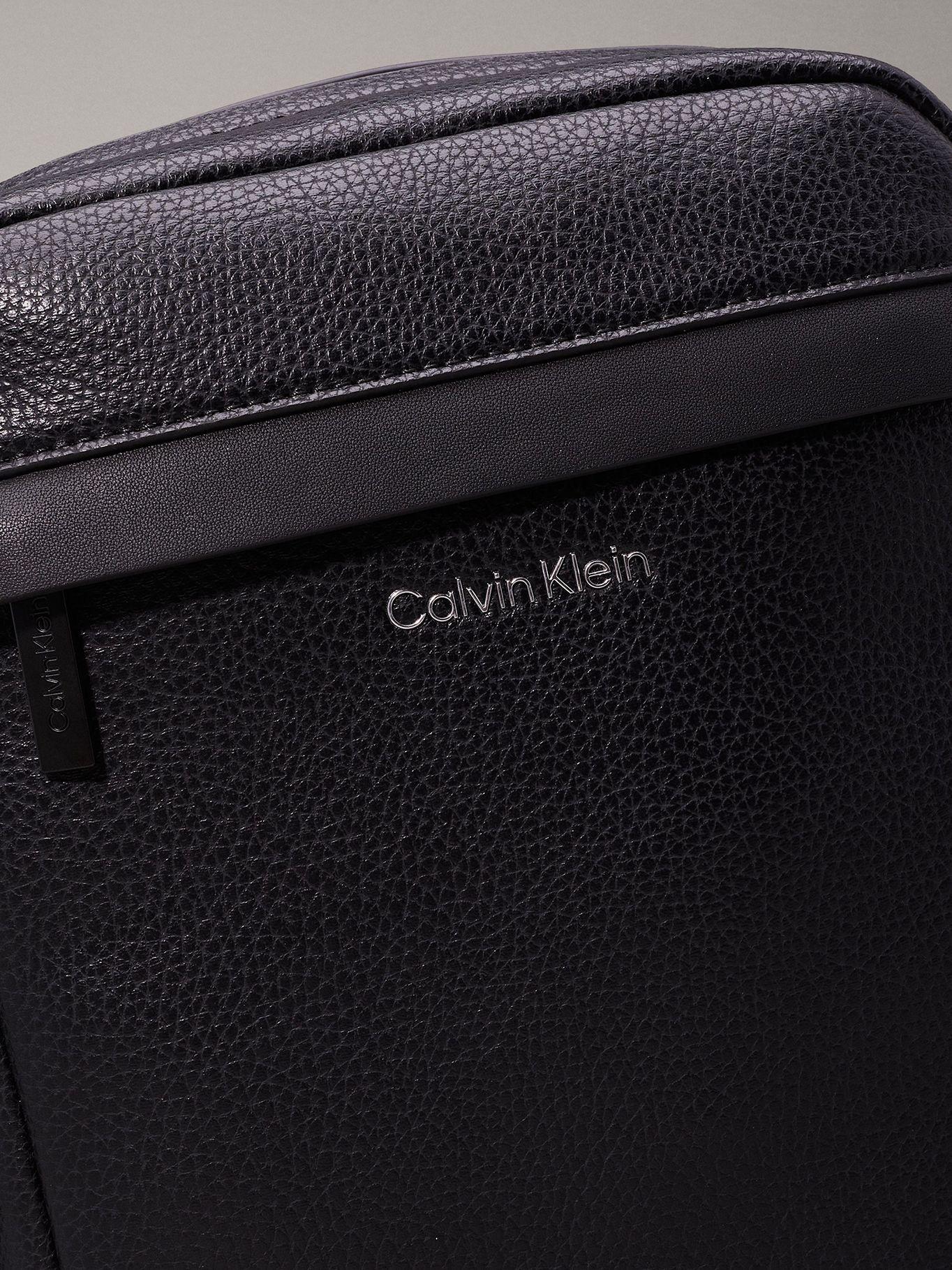 Bolso Reporter Must Negro Calvin Klein-3