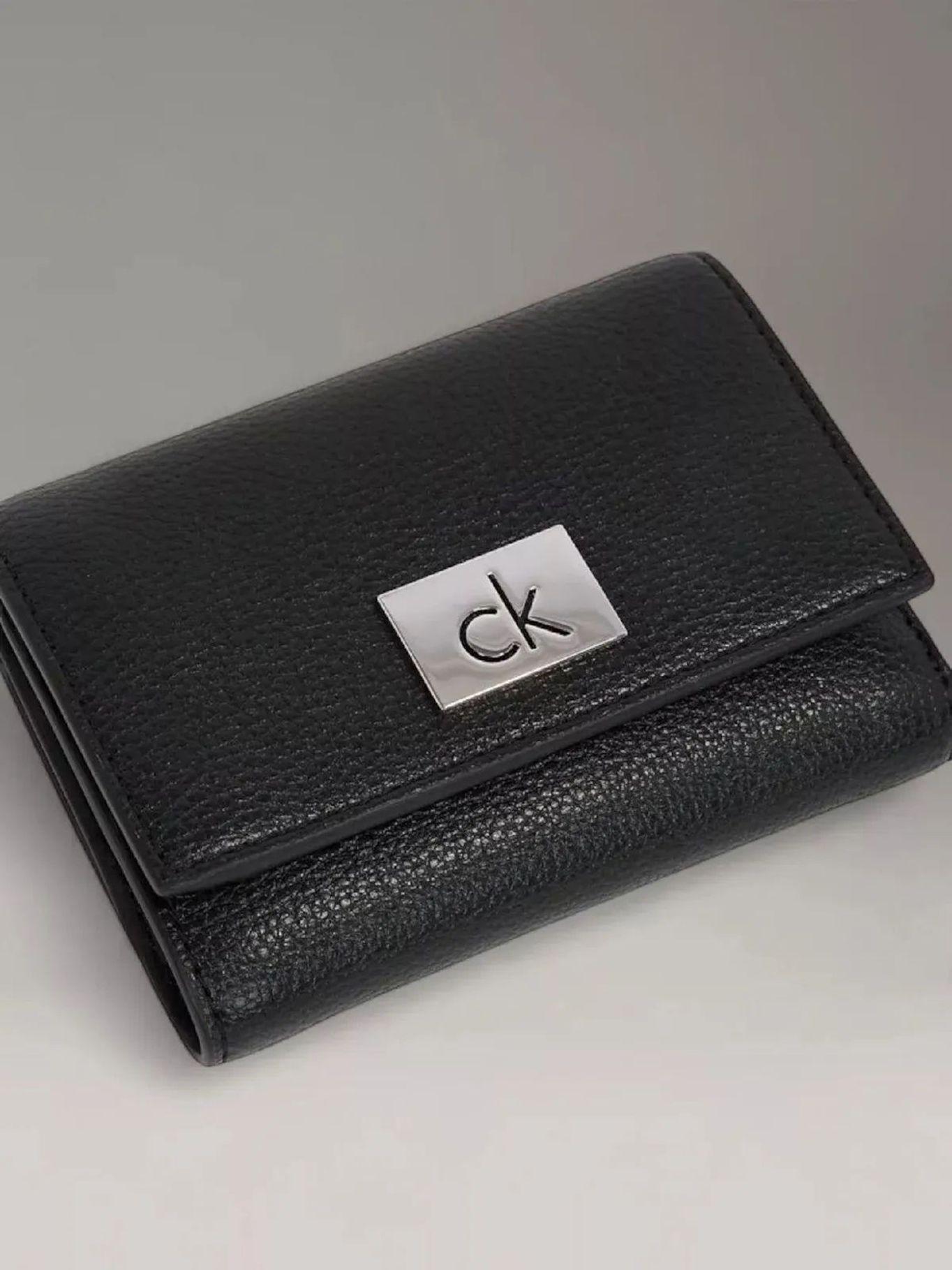 Billetera Ck Plaque Small Negro Calvin Klein-3