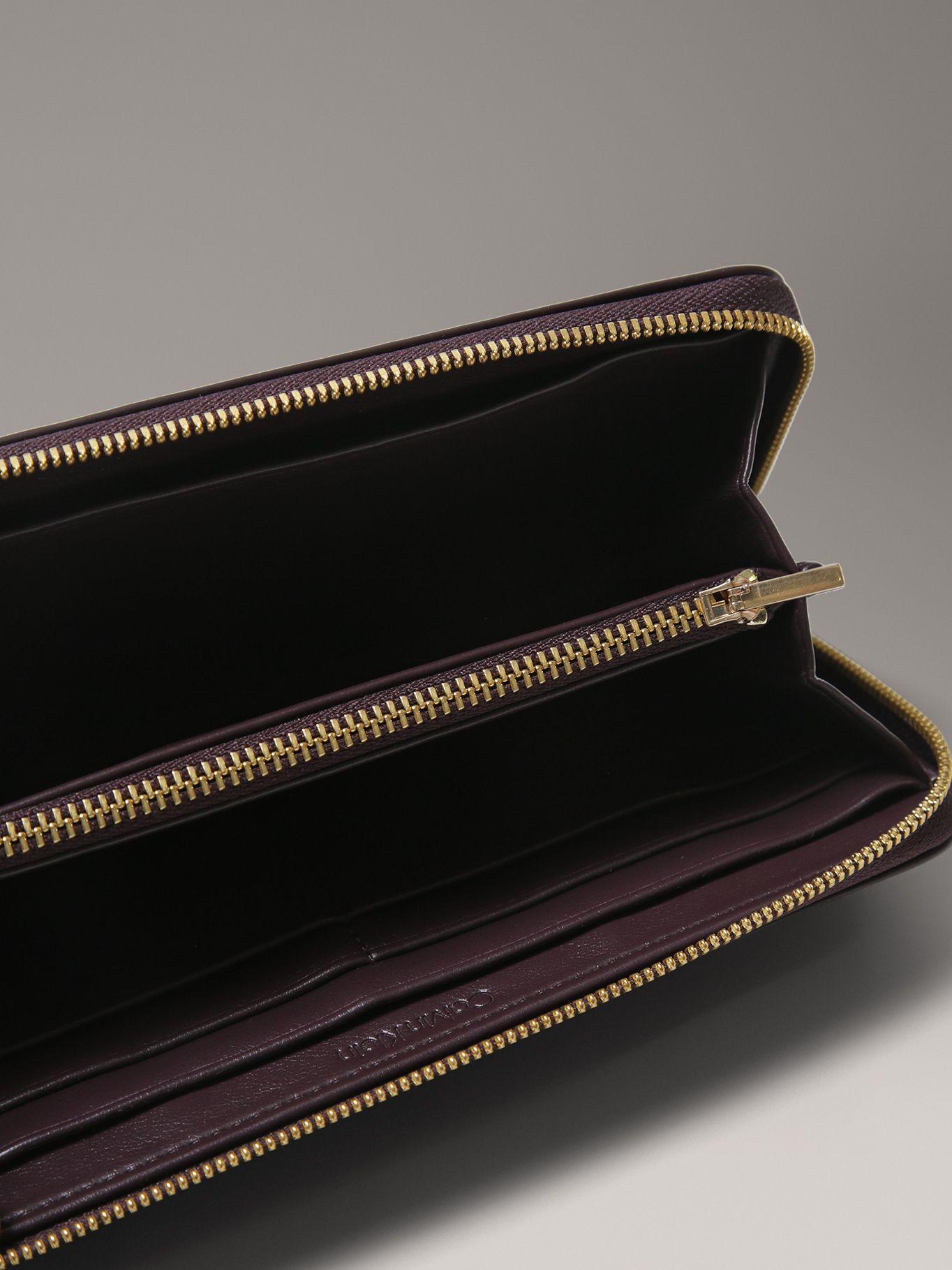 Billetera Textura de Monograma Cafe Calvin Klein-2