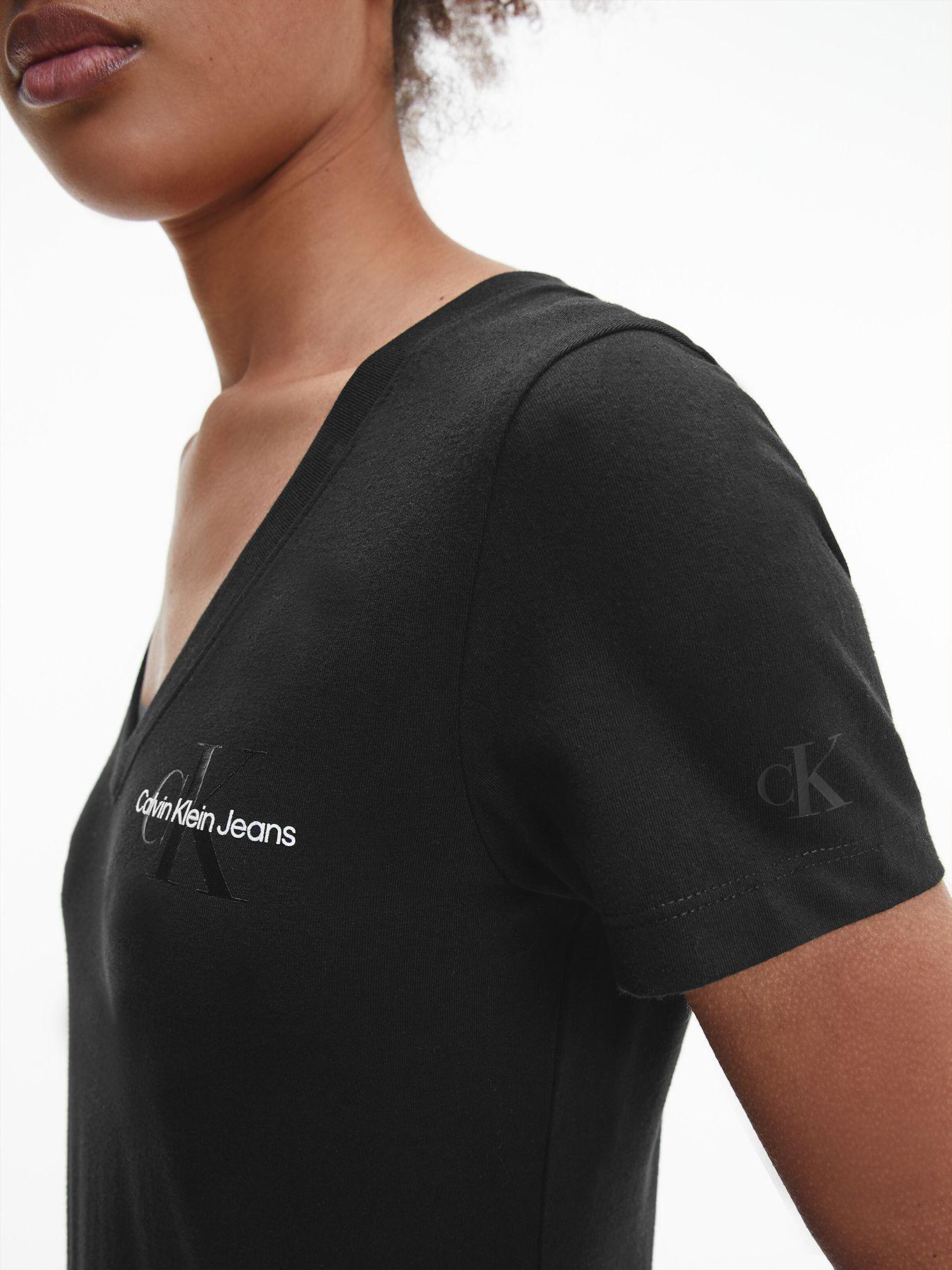 Polera Monogram Logo V-Neck Negro Calvin Klein-3