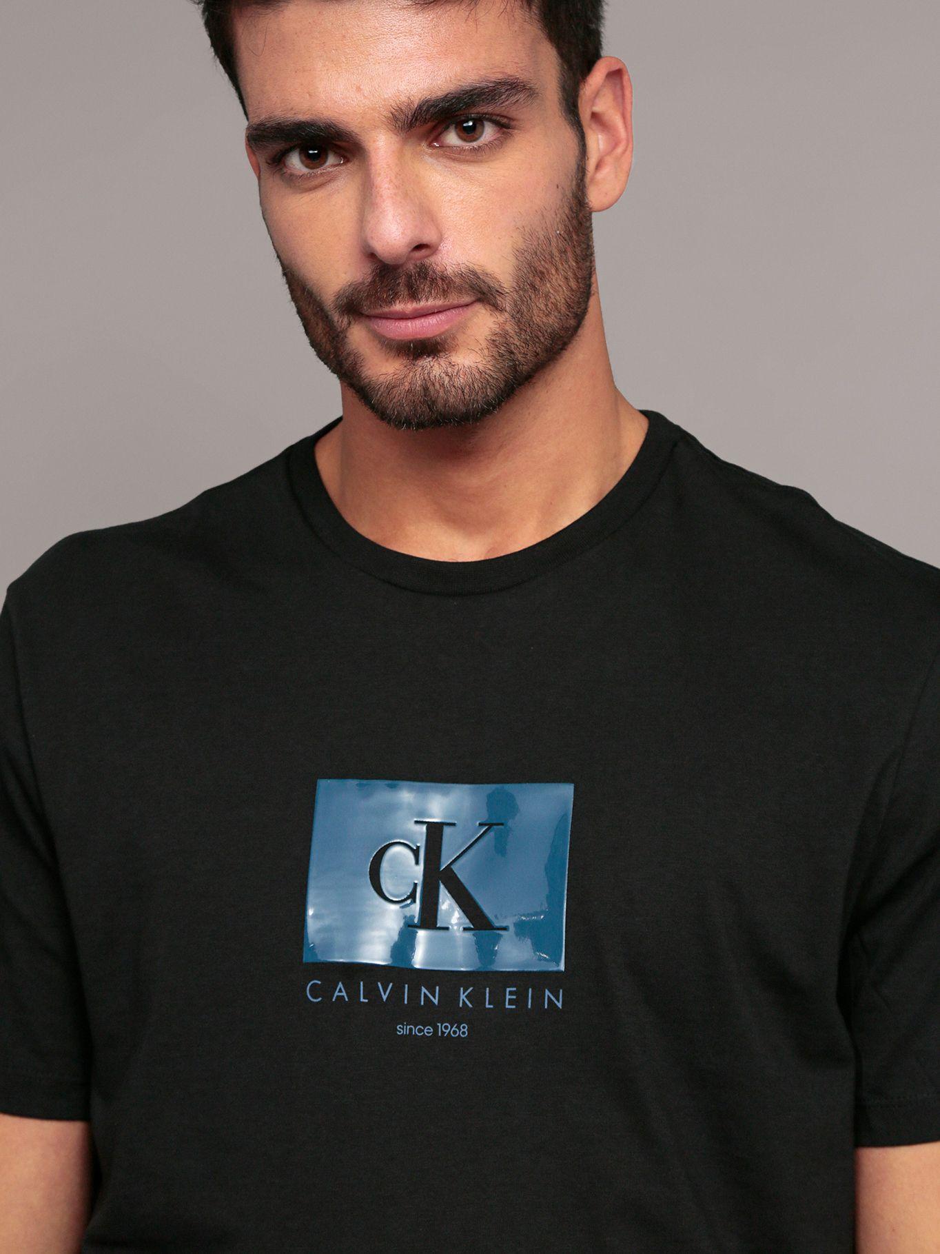 Polera Box Monologo Graphic Negro Calvin Klein-4