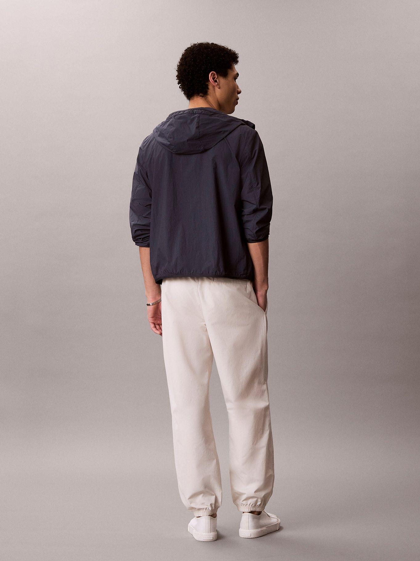 Pantalón Tipo Jogger Crema Calvin Klein-2