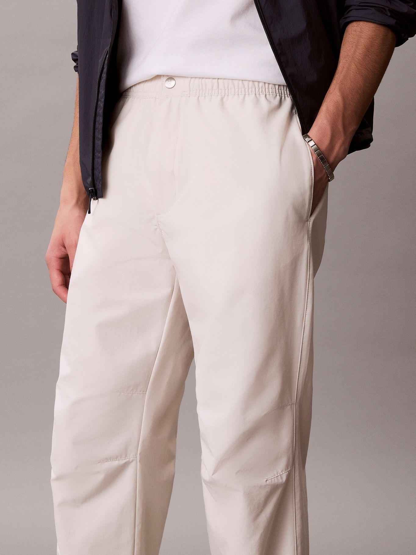 Pantalón Tipo Jogger Crema Calvin Klein-4