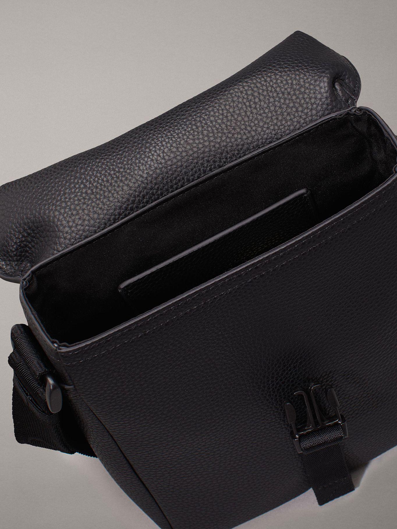 Bolso Reporter Over Webbing Negro Calvin Klein-2
