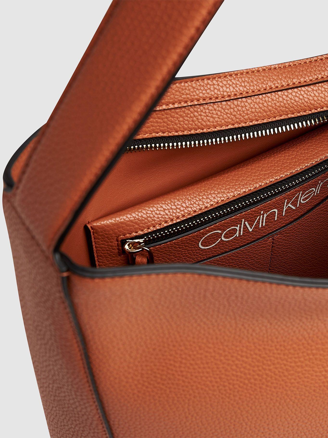 Cartera Hobo Neat Café Calvin Klein-2