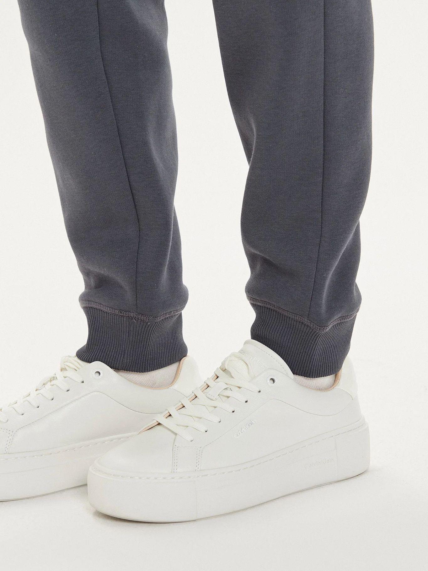 Jogger Monologo Cuffed Gris Calvin Klein-4