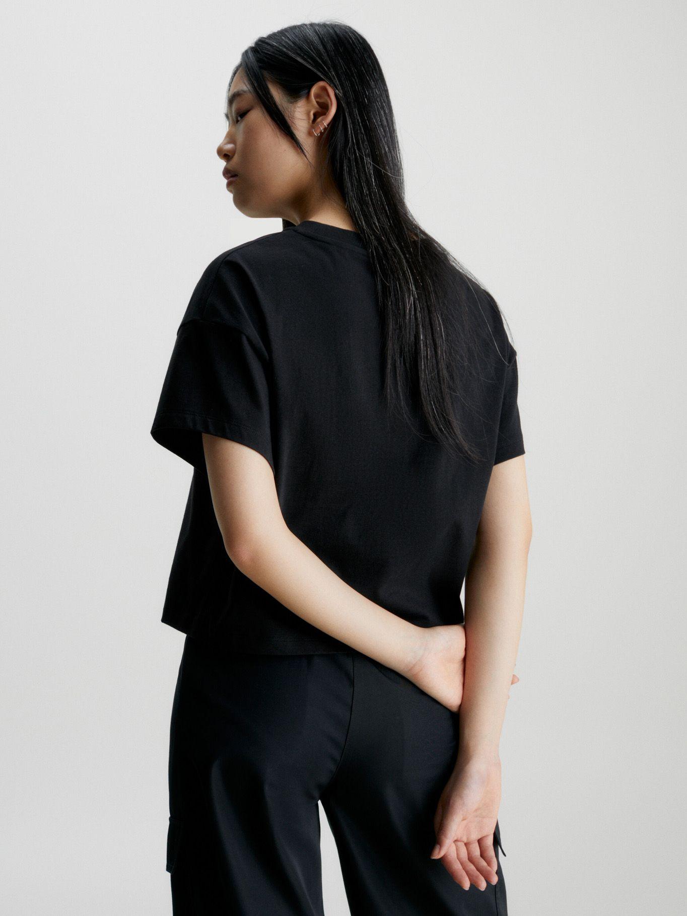 Polera Embossed Monologo Negro-2