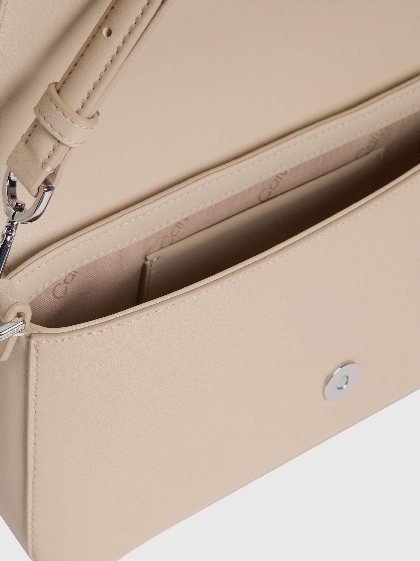 Cartera Ck Must Beige Calvin Klein-2