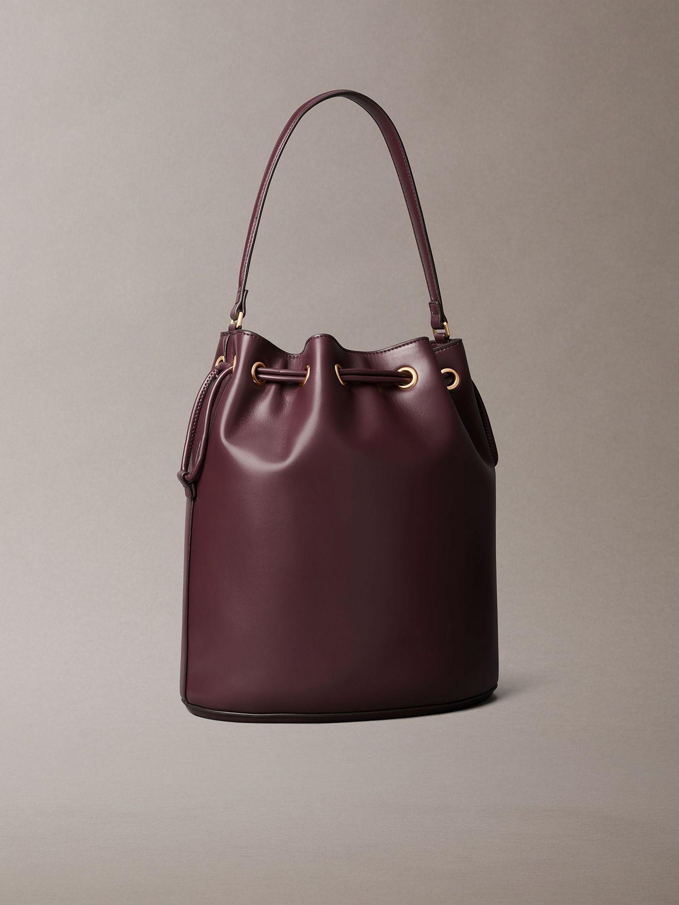 Cartera Bucket L Monograma Grabado Marrón Calvin Klein-2