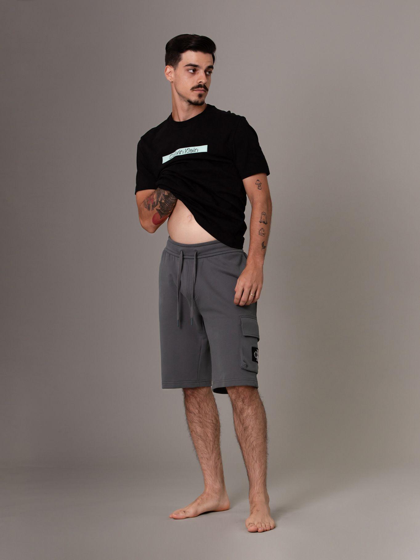 Short Monologo Badge Gris Calvin Klein-0