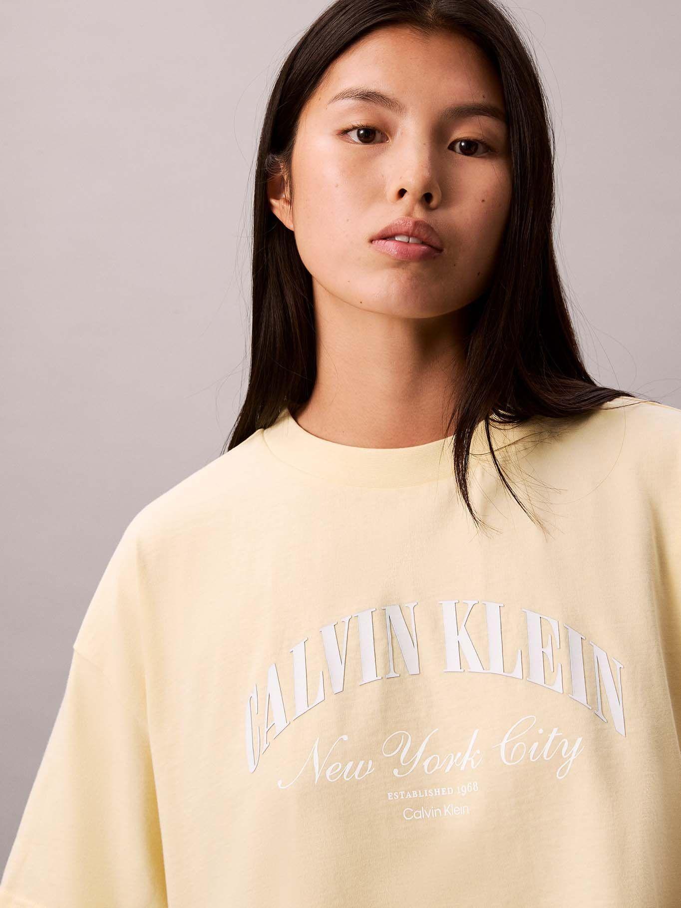 Polera Cropped Boxy con Logo Amarillo Calvin Klein-4