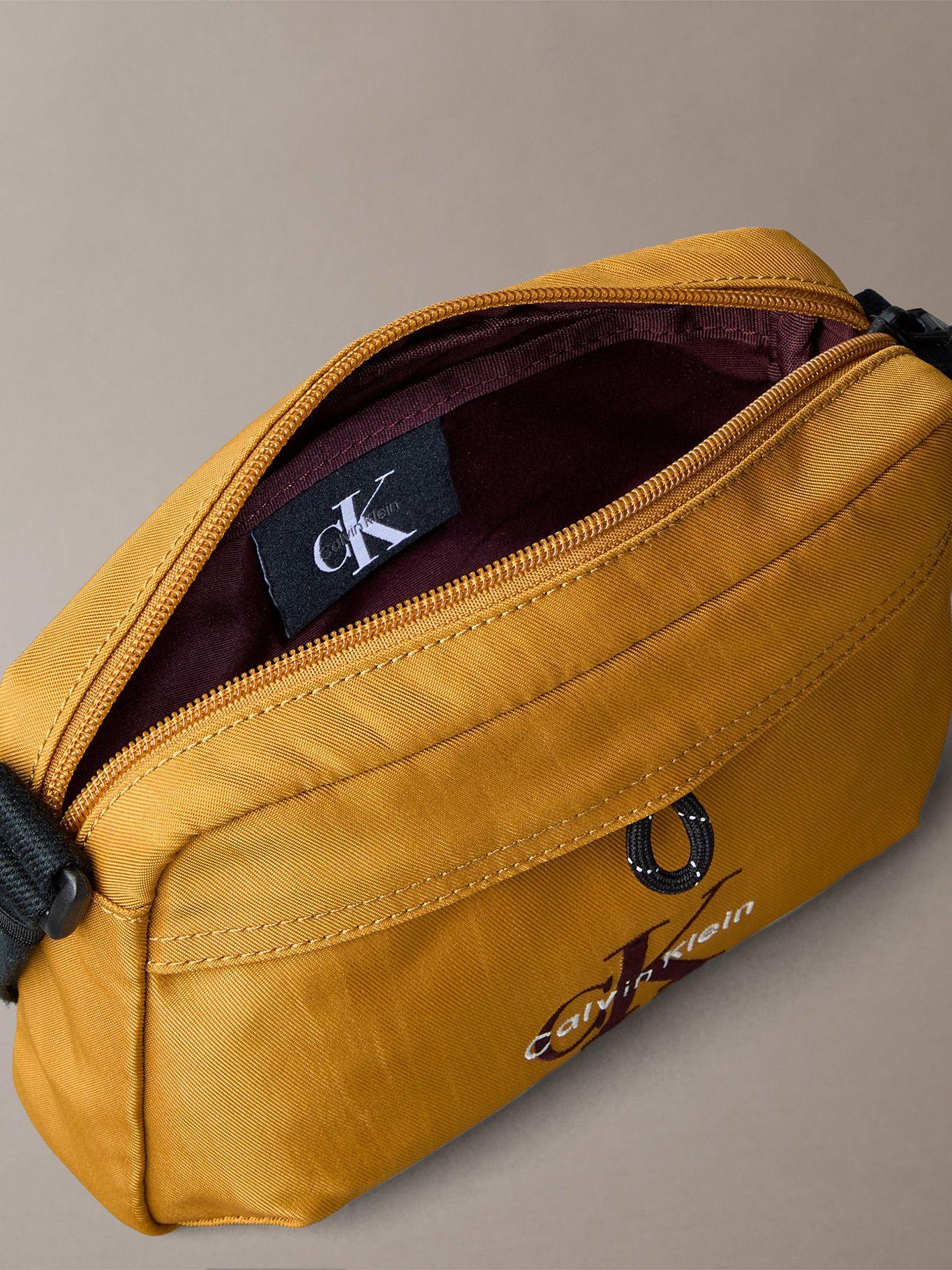 Bolso Cruzado de Sarga Impermeable Mostaza Calvin Klein-2